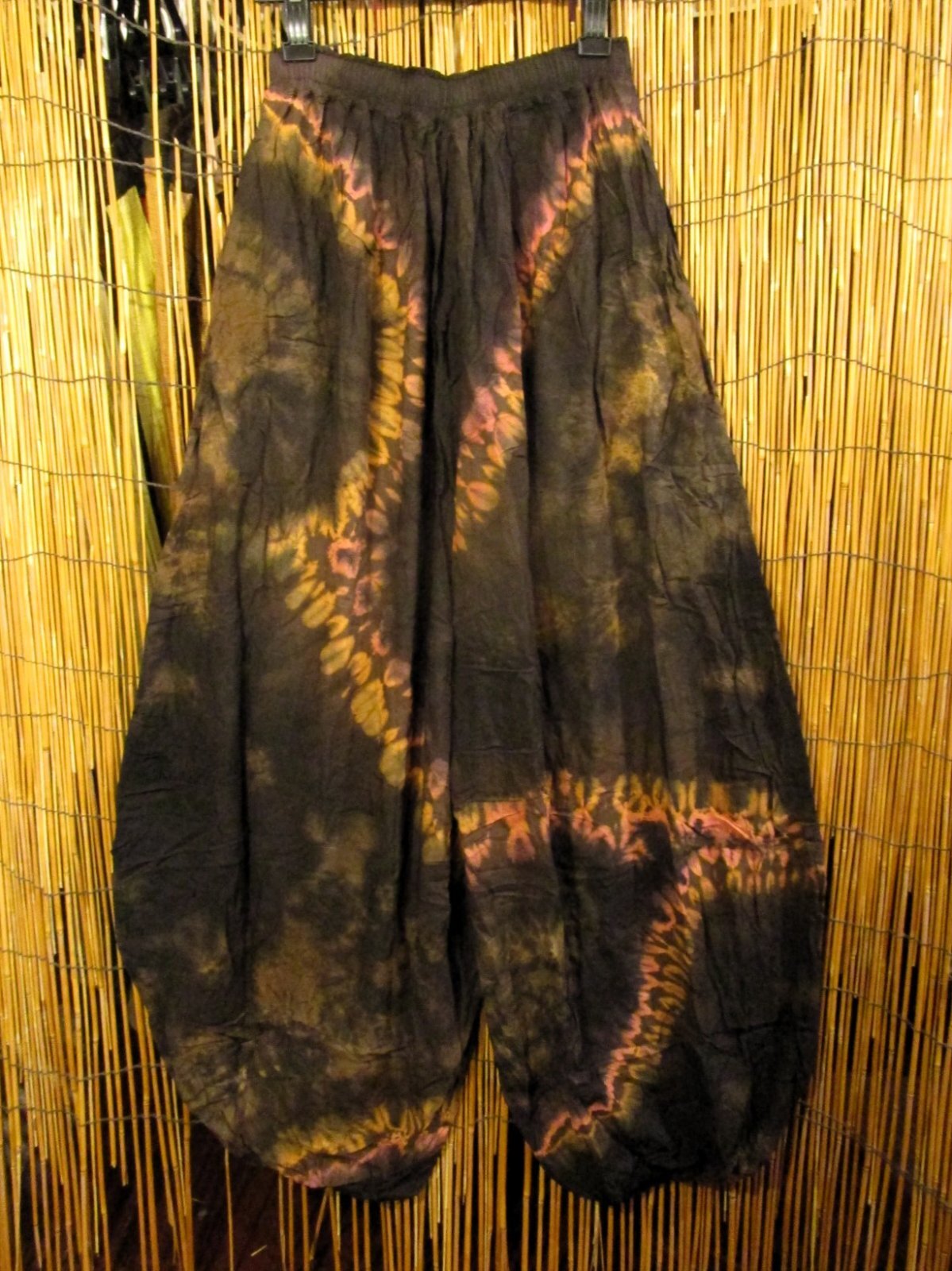 画像1: ラヴァタイダイ染め＊レーヨン素材＊ゆったりシルエット＊ビッグアラジンパンツ＊バルーンパンツ