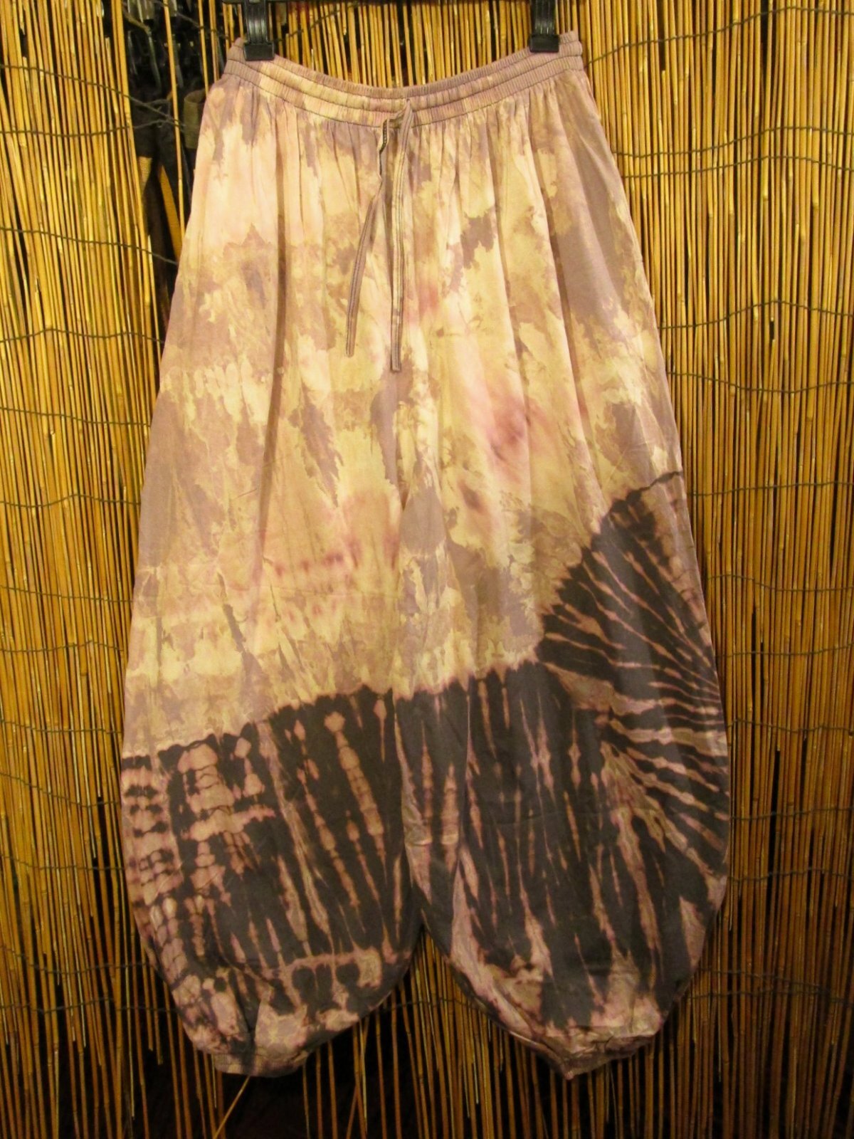 画像1: タイダイ染め＊ストレッチコットン素材＊ゆったりシルエット＊ビッグアラジンパンツ＊バルーンパンツ