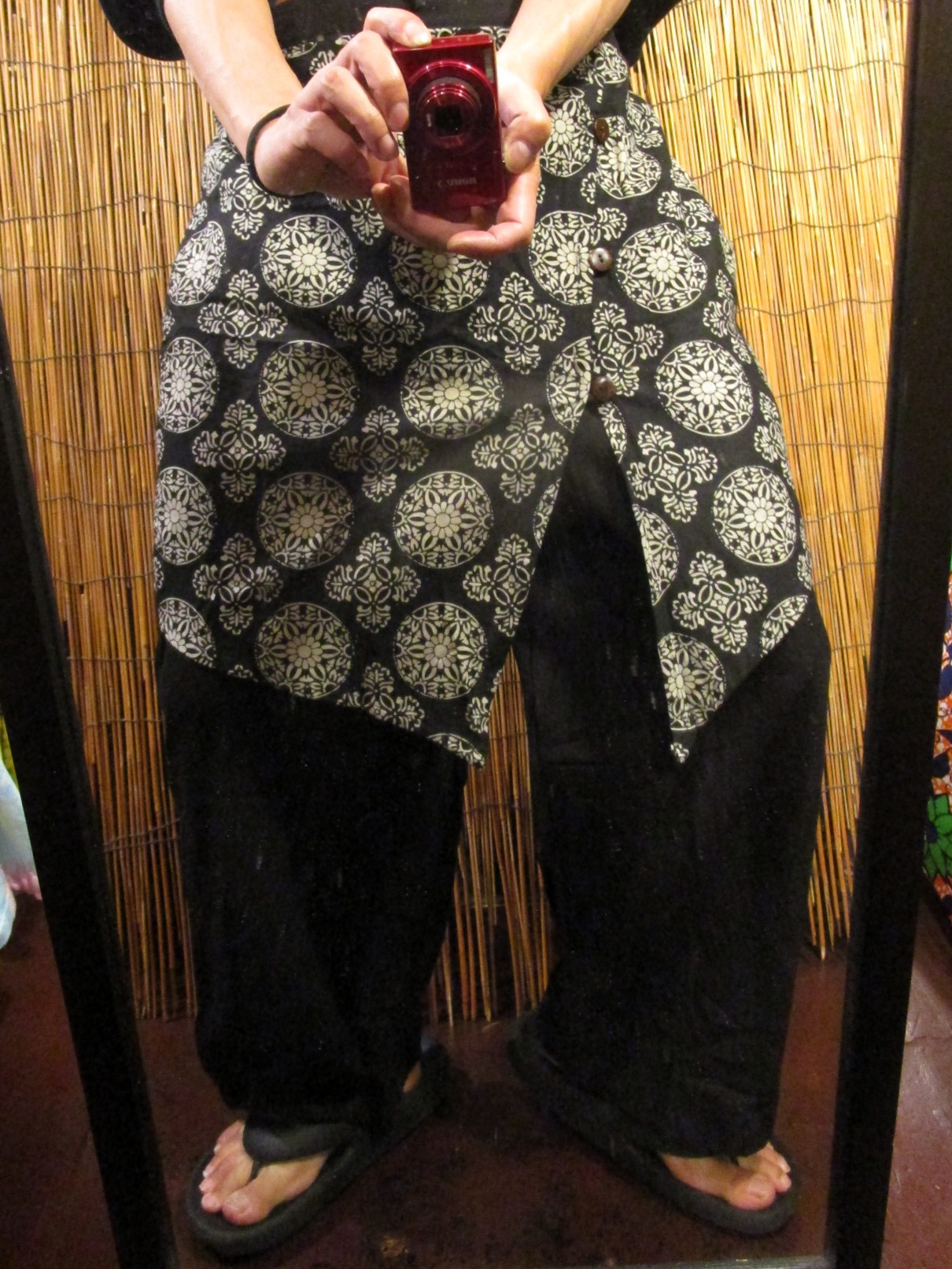 画像: 和風プリントコットン素材＊エプロン風＊別生地付き＊変型ロングパンツ