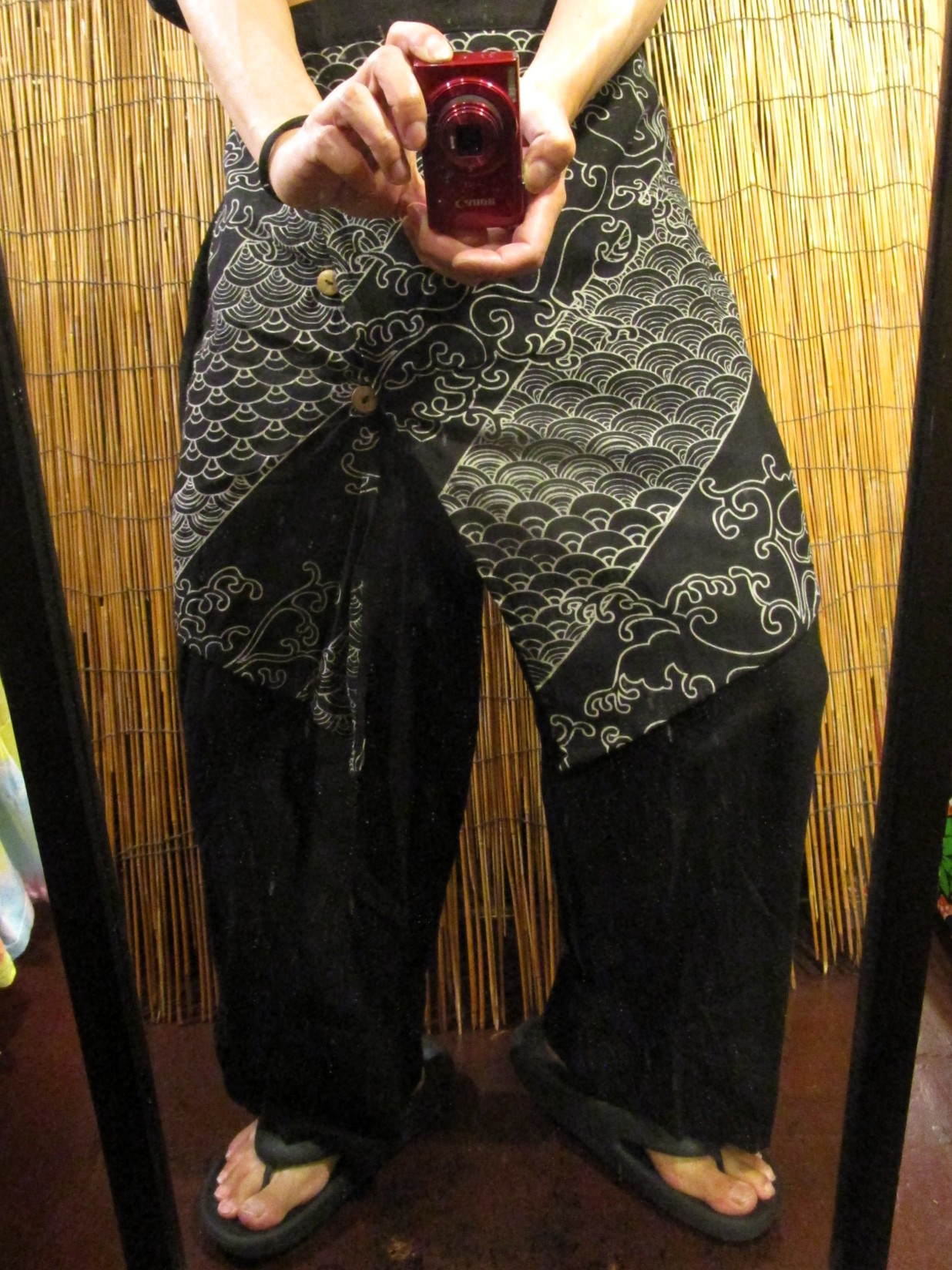 画像: 和風プリントコットン素材＊エプロン風＊別生地付き＊変型ロングパンツ