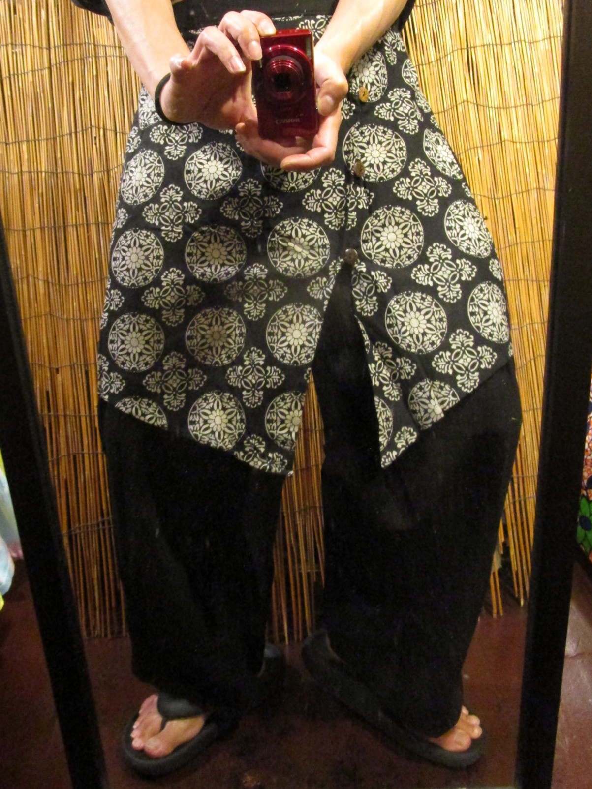 画像: 和風プリントコットン素材＊エプロン風＊別生地付き＊変型ロングパンツ