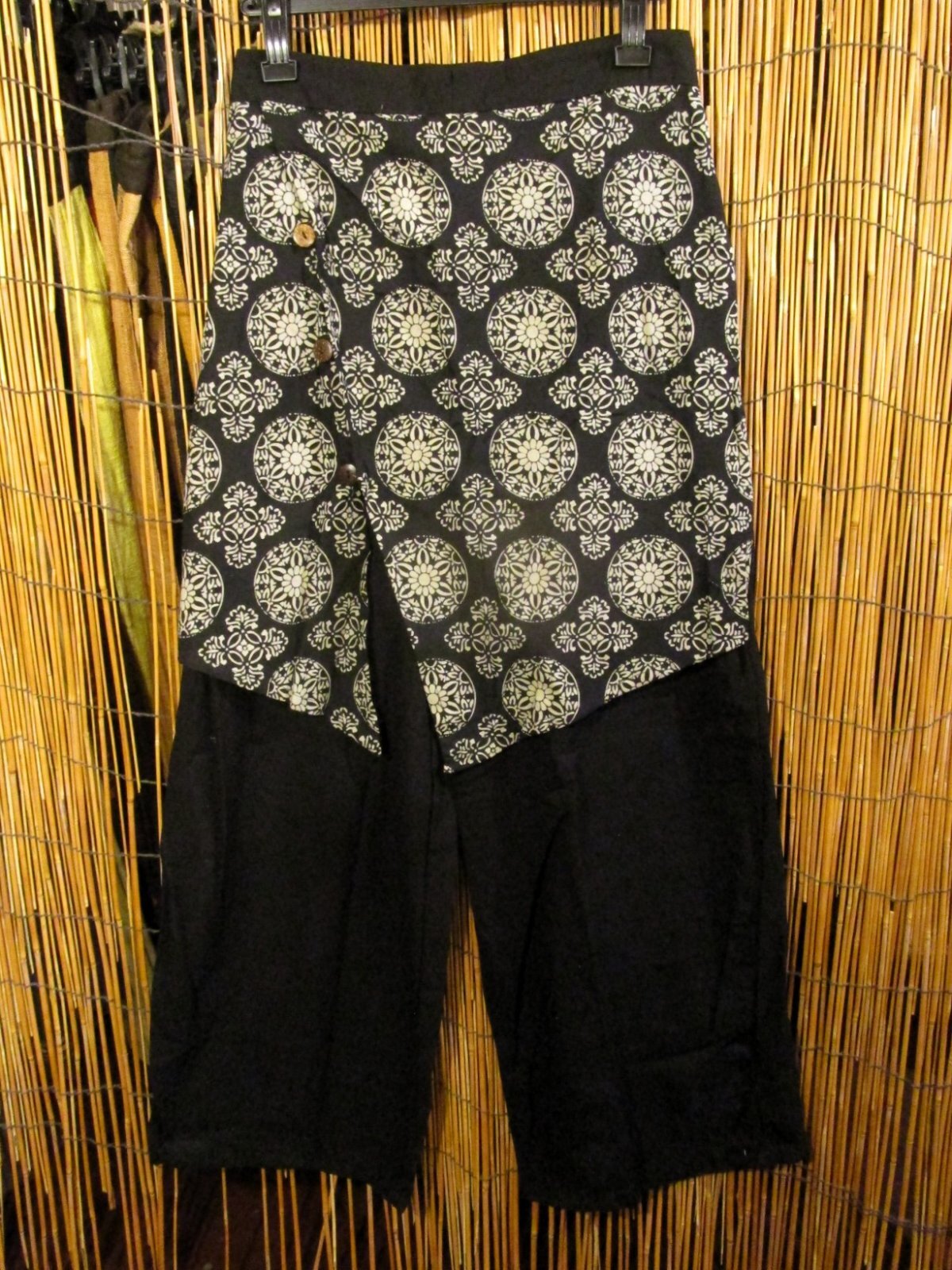 画像1: 和風プリントコットン素材＊エプロン風＊別生地付き＊変型ロングパンツ