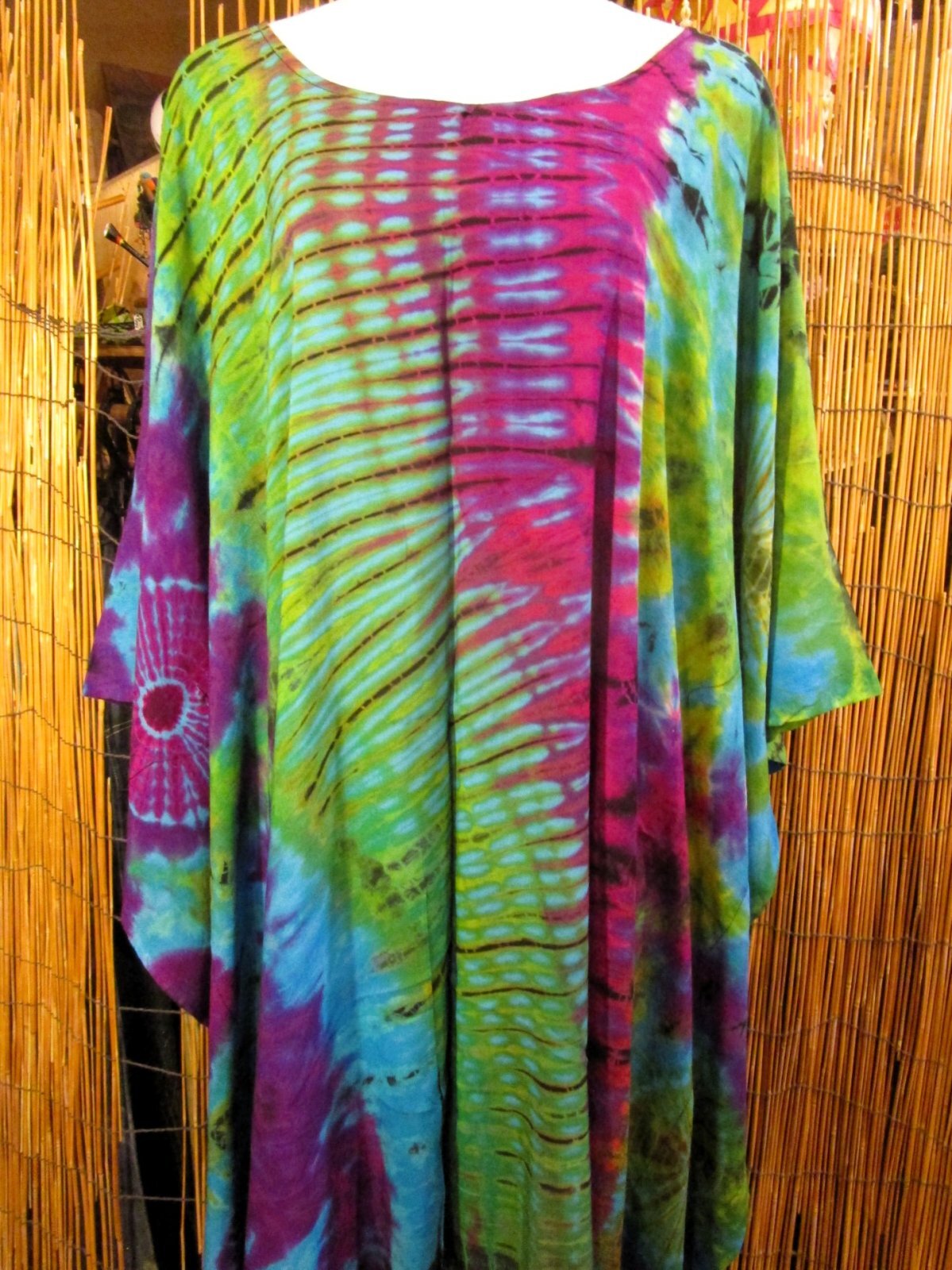 画像: タイダイ染め＊レーヨン素材＊ゆったりサイズ＊フリンジ＊ポンチョ