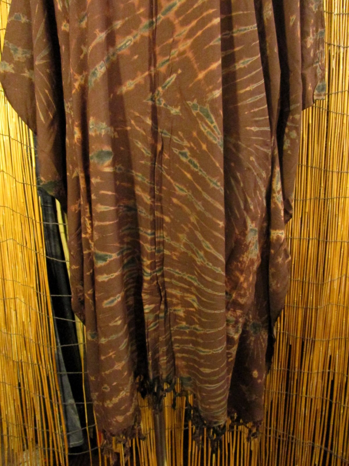 画像: タイダイ染め＊レーヨン素材＊ゆったりサイズ＊フリンジ＊ポンチョ