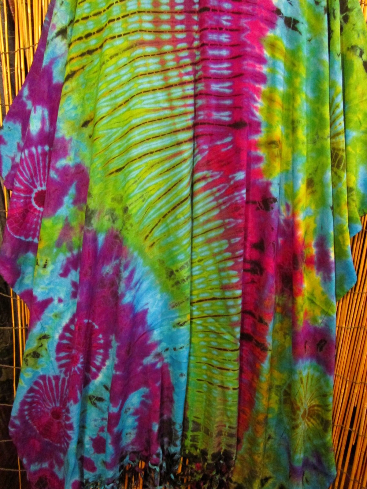 画像: タイダイ染め＊レーヨン素材＊ゆったりサイズ＊フリンジ＊ポンチョ