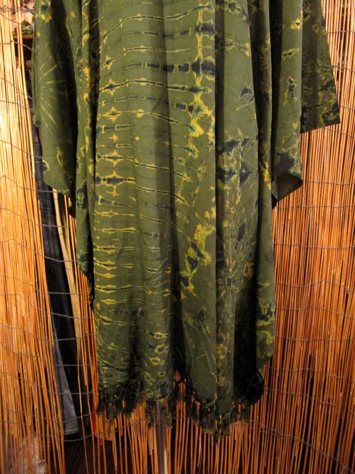 画像: タイダイ染め＊レーヨン素材＊ゆったりサイズ＊フリンジ＊ポンチョ