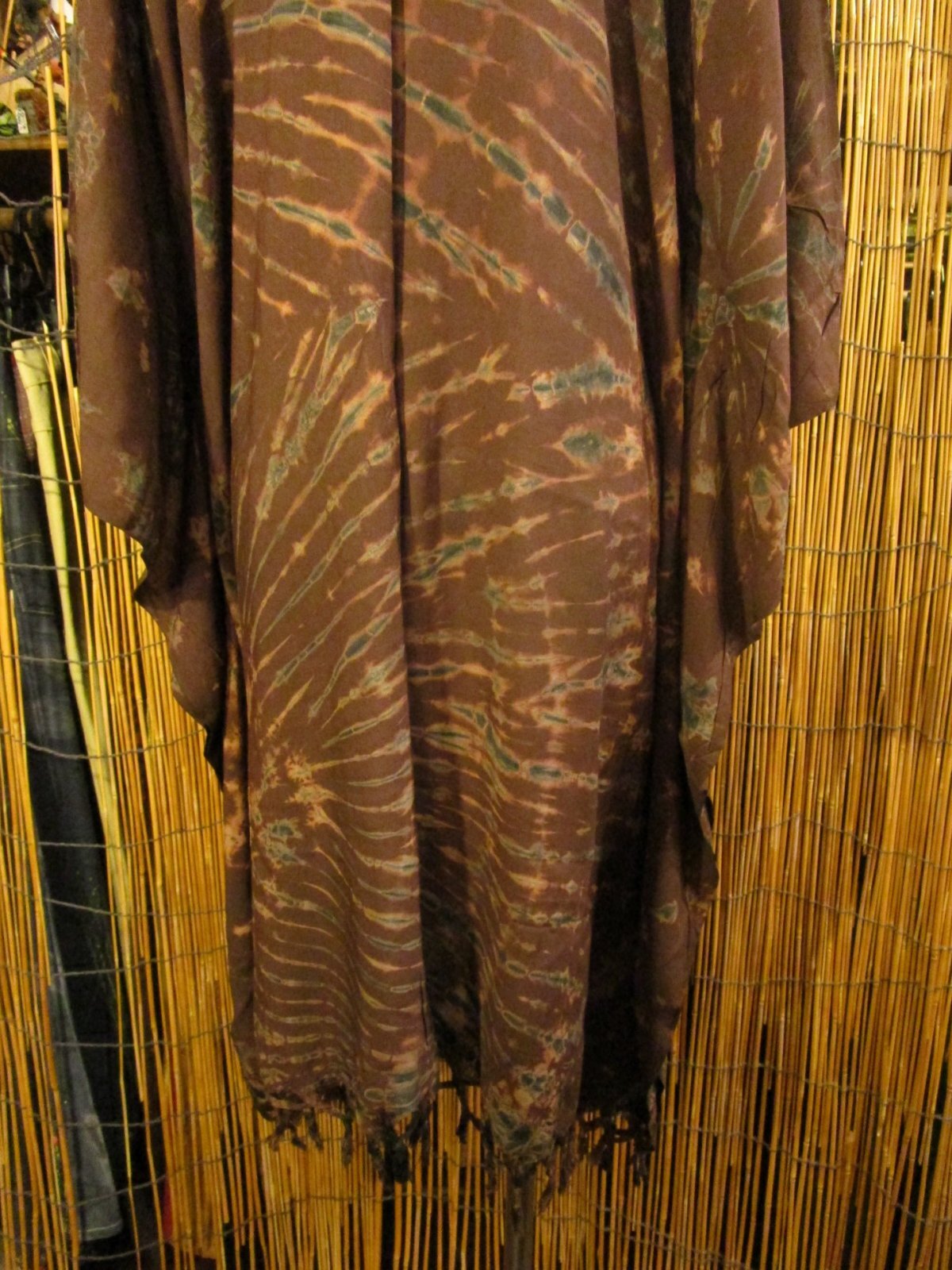 画像: タイダイ染め＊レーヨン素材＊ゆったりサイズ＊フリンジ＊ポンチョ