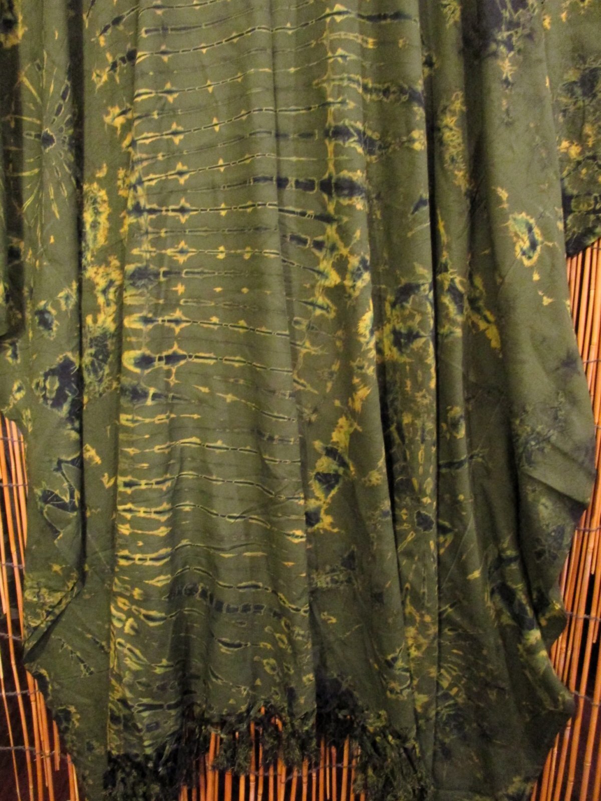 画像: タイダイ染め＊レーヨン素材＊ゆったりサイズ＊フリンジ＊ポンチョ