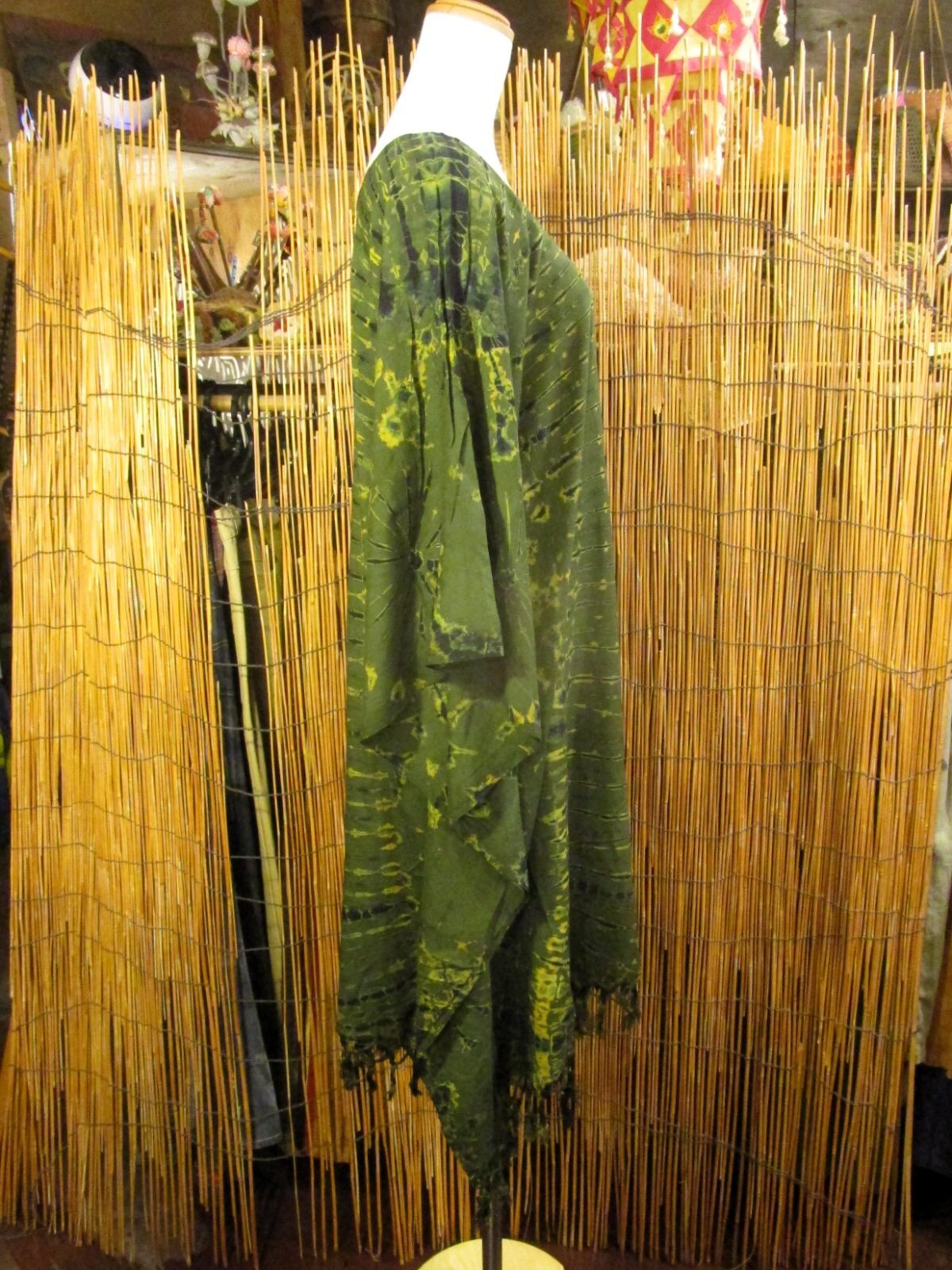 画像2: タイダイ染め＊レーヨン素材＊ゆったりサイズ＊フリンジ＊ポンチョ