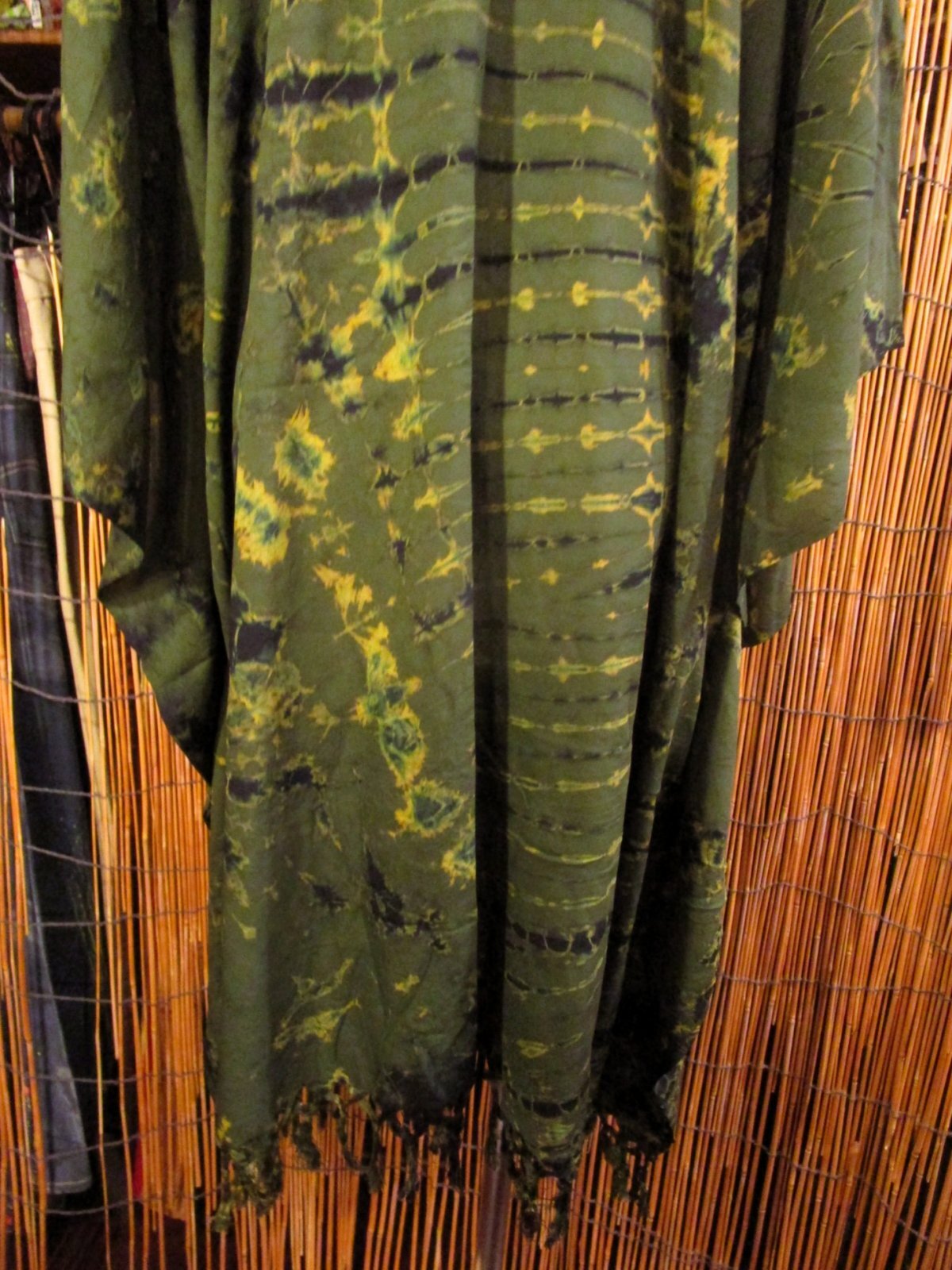 画像: タイダイ染め＊レーヨン素材＊ゆったりサイズ＊フリンジ＊ポンチョ