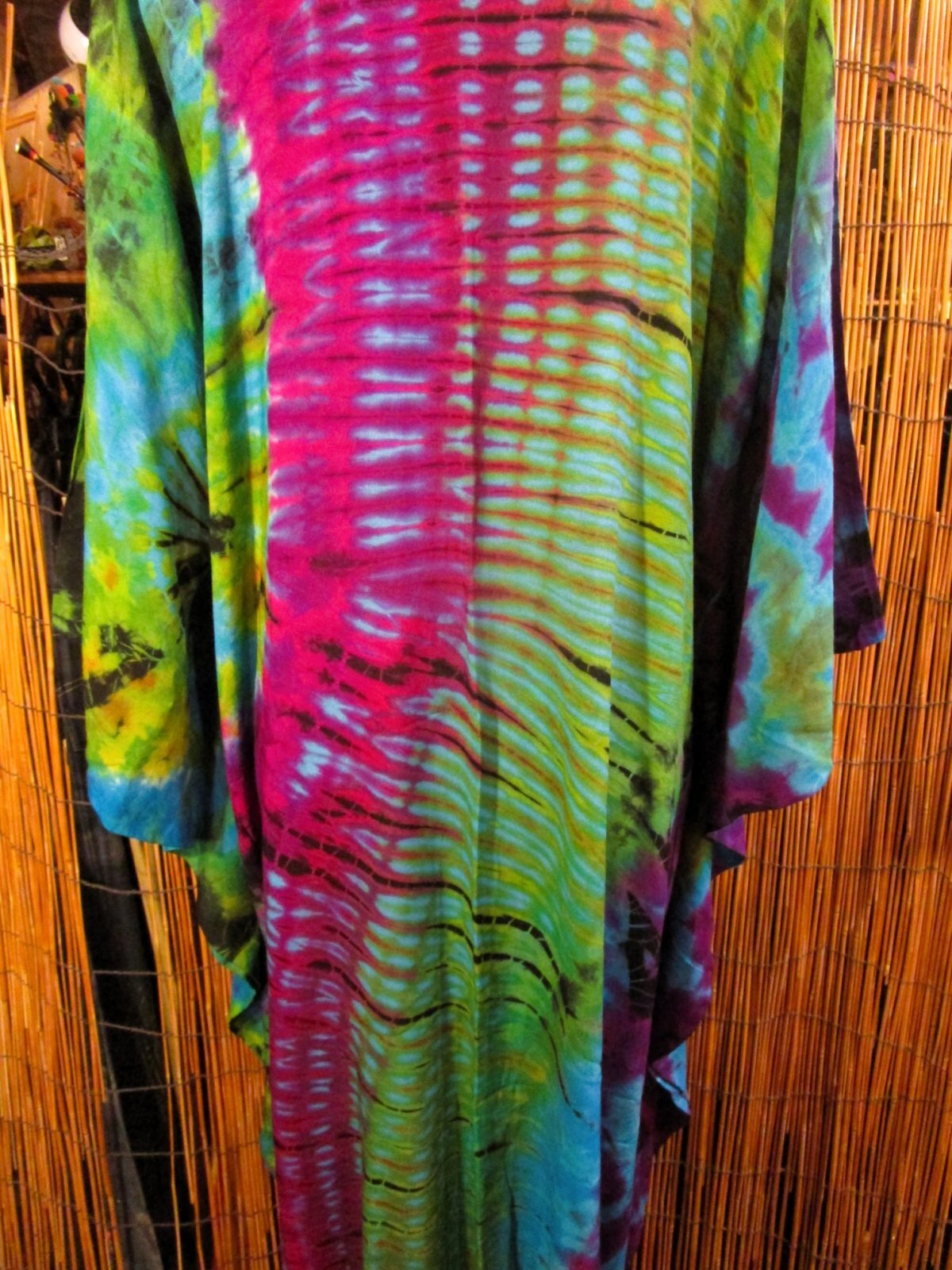 画像: タイダイ染め＊レーヨン素材＊ゆったりサイズ＊フリンジ＊ポンチョ