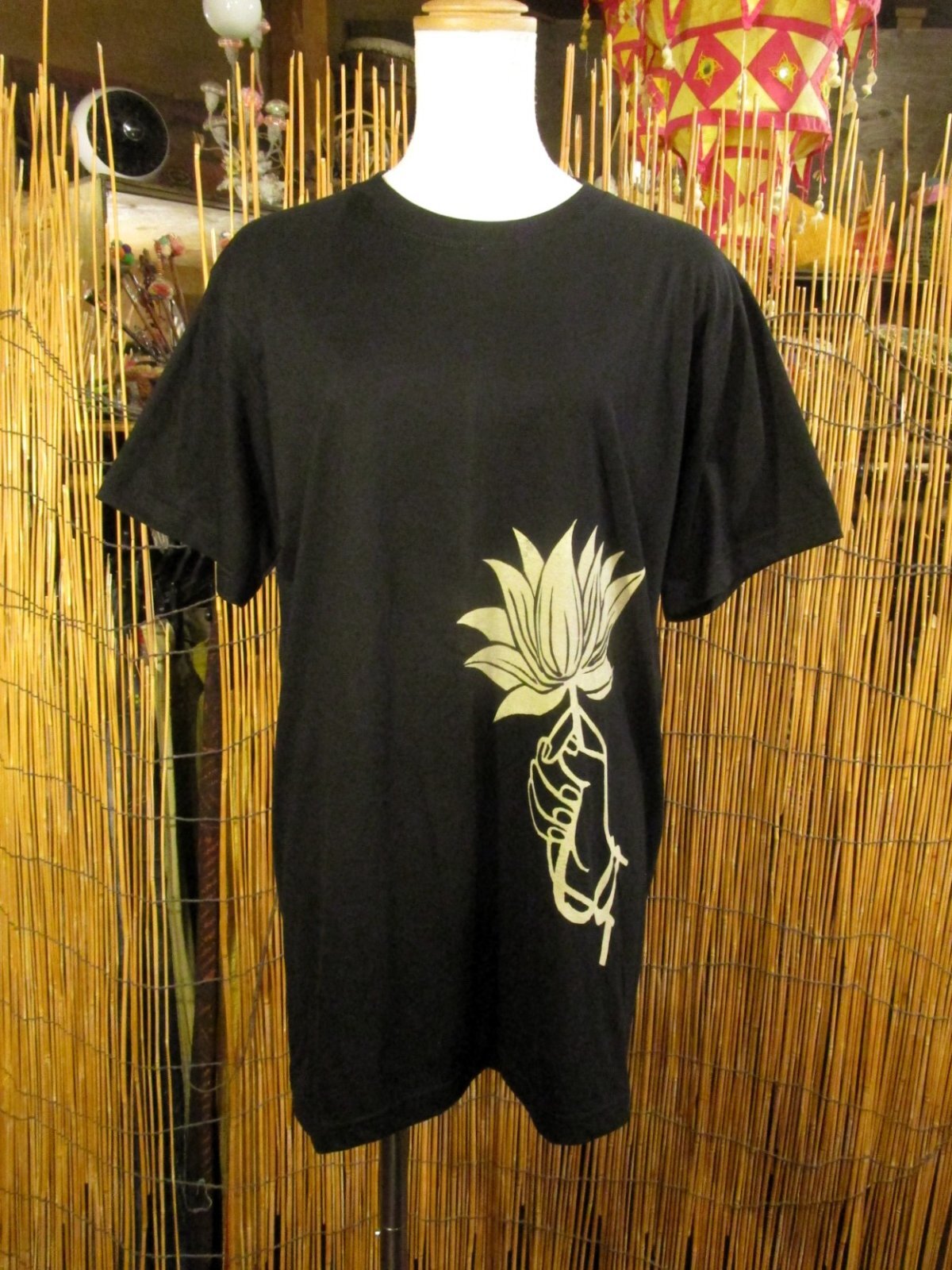 画像1: 黒色＊コットン素材＊抜染プリント＊ロータス＊半袖＊Ｔシャツ＊Ｌ