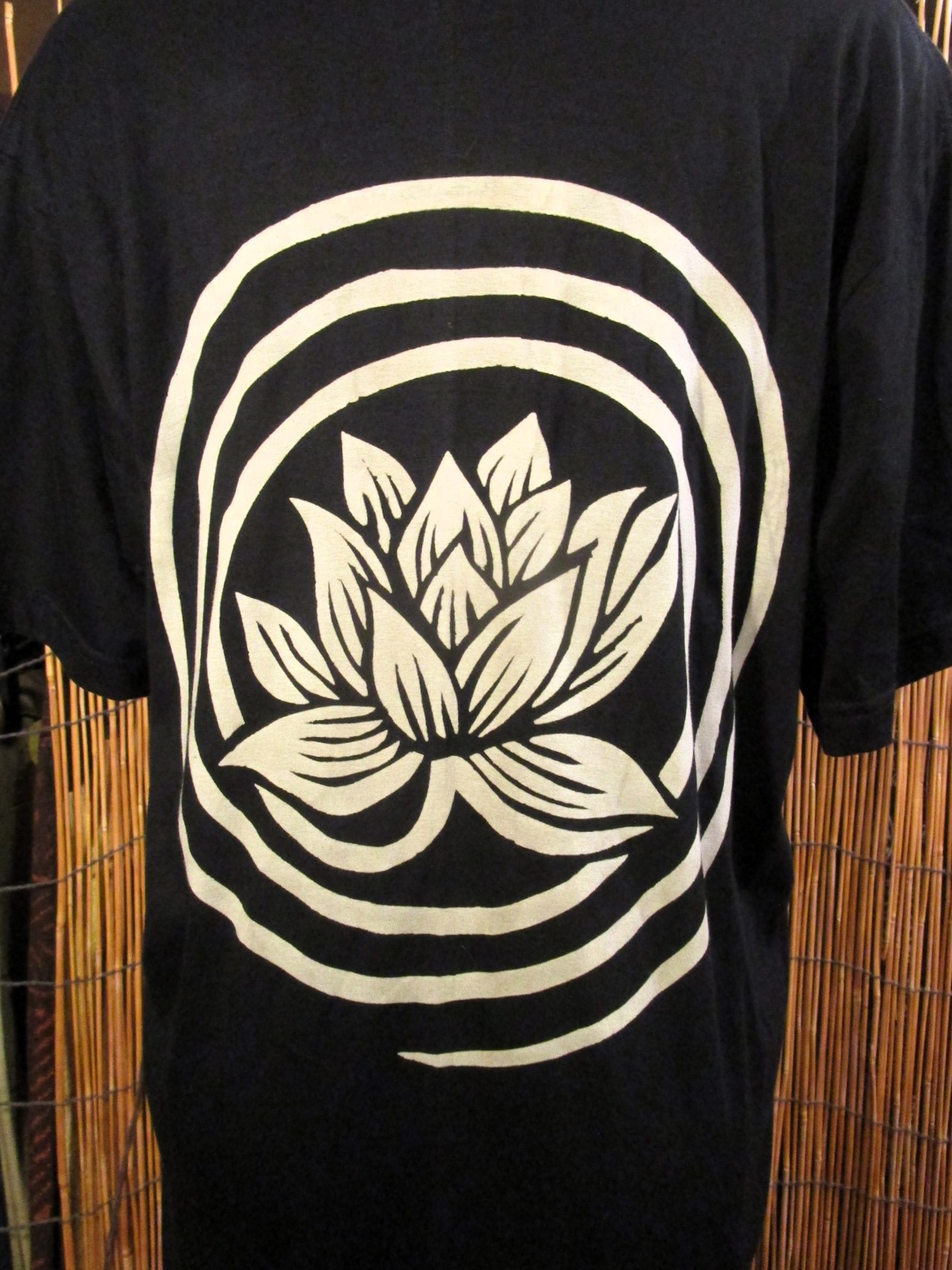 画像4: 黒色＊コットン素材＊抜染プリント＊ロータス＊半袖＊Ｔシャツ＊Ｌ