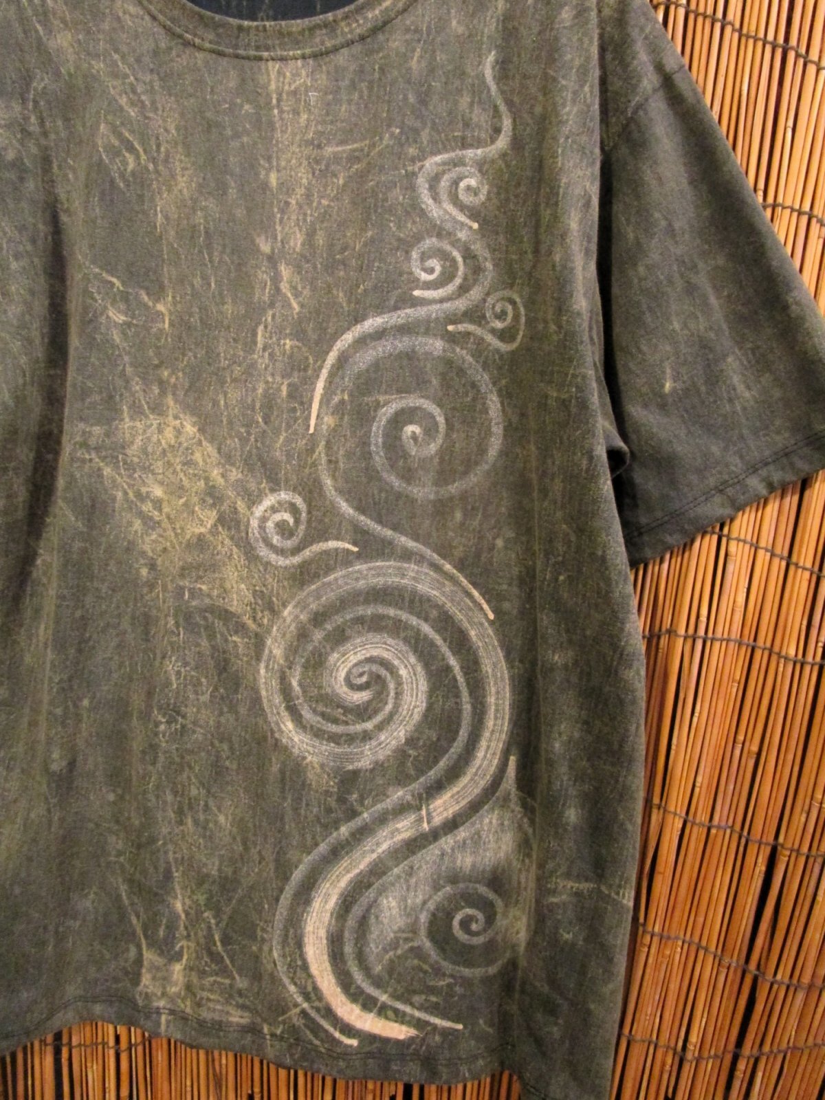 画像: ストーンウォッシュ加工＊コットン素材＊ハンドペイント＊半袖Ｔシャツ＊ＸＬ