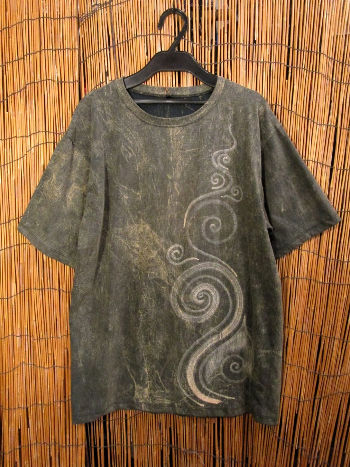 画像: ストーンウォッシュ加工＊コットン素材＊ハンドペイント＊半袖Ｔシャツ＊ＸＬ