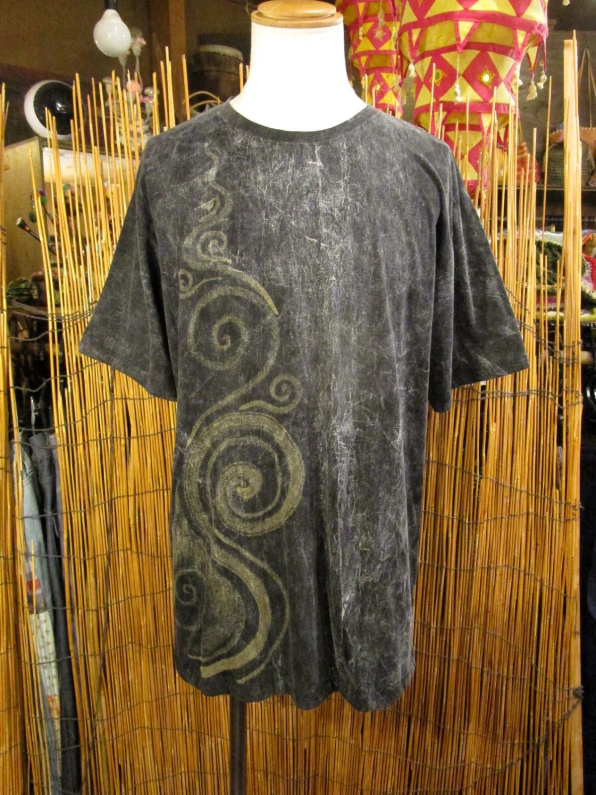 画像1: ストーンウォッシュ加工＊コットン素材＊ハンドペイント＊半袖Ｔシャツ＊ＸＬ