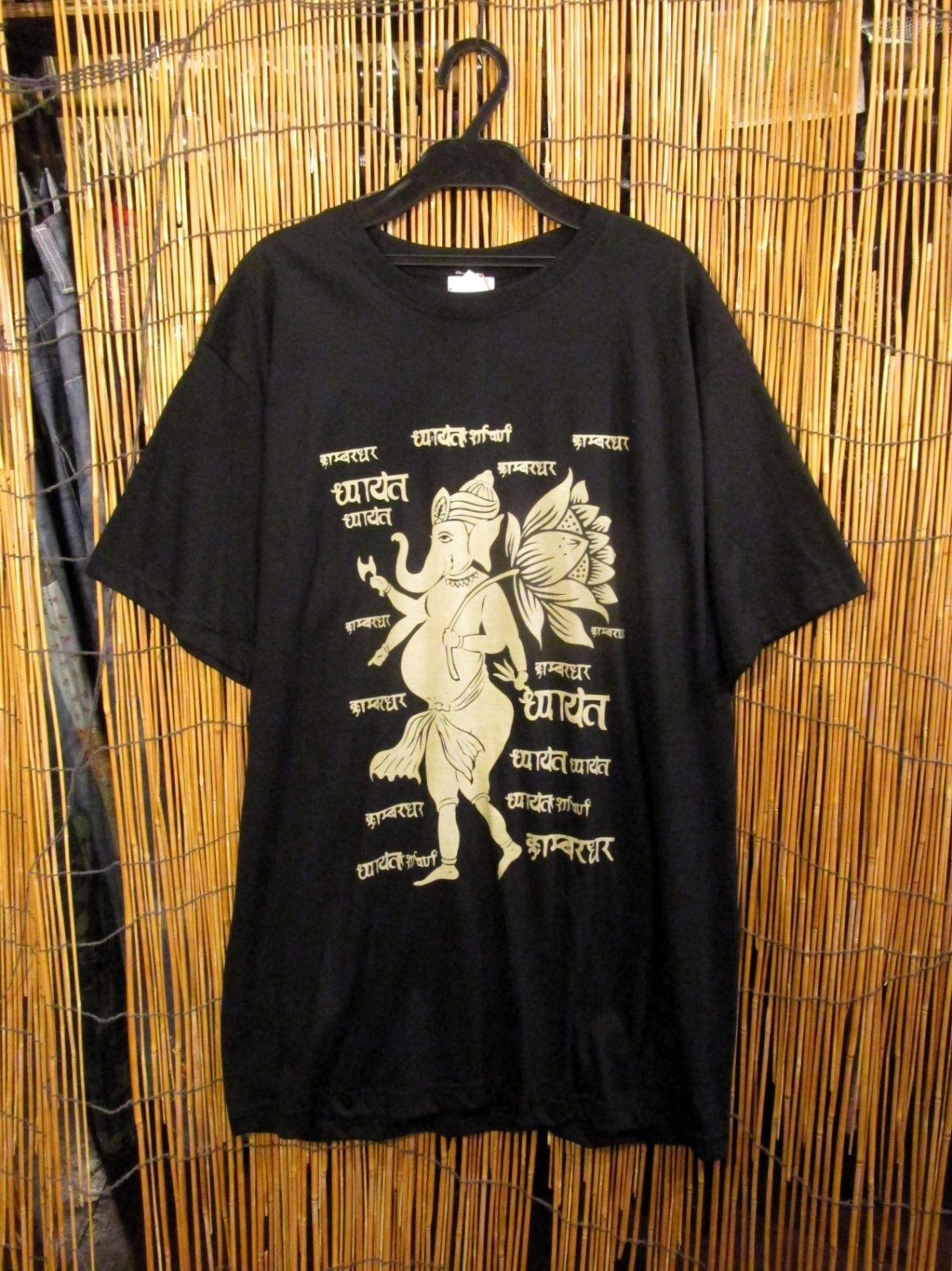 画像: 黒色＊コットン素材＊抜染プリント＊ガネーシャ＊半袖＊Ｔシャツ＊ＸＬ