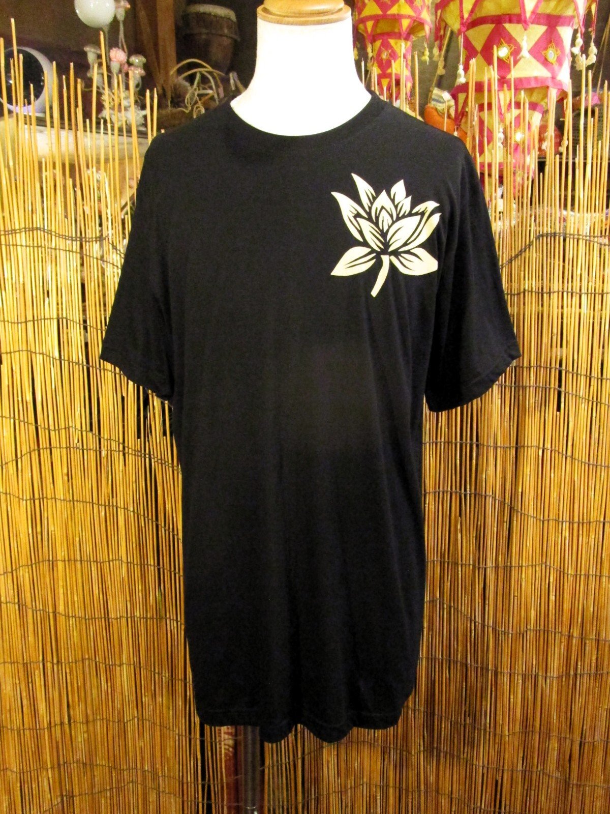 画像2: 黒色＊コットン素材＊抜染プリント＊ロータス＊半袖＊Ｔシャツ＊ＸＬ