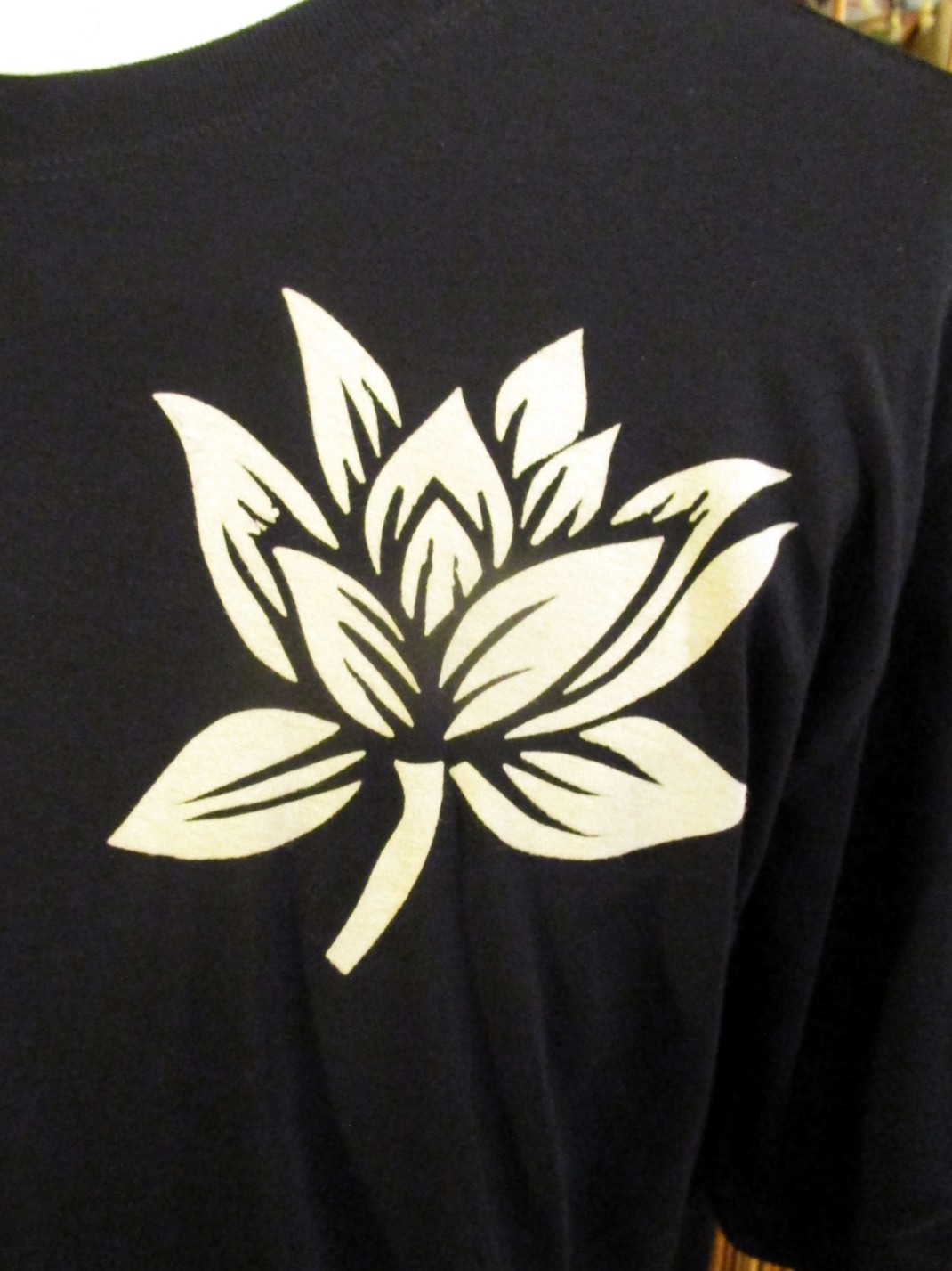 画像3: 黒色＊コットン素材＊抜染プリント＊ロータス＊半袖＊Ｔシャツ＊ＸＬ