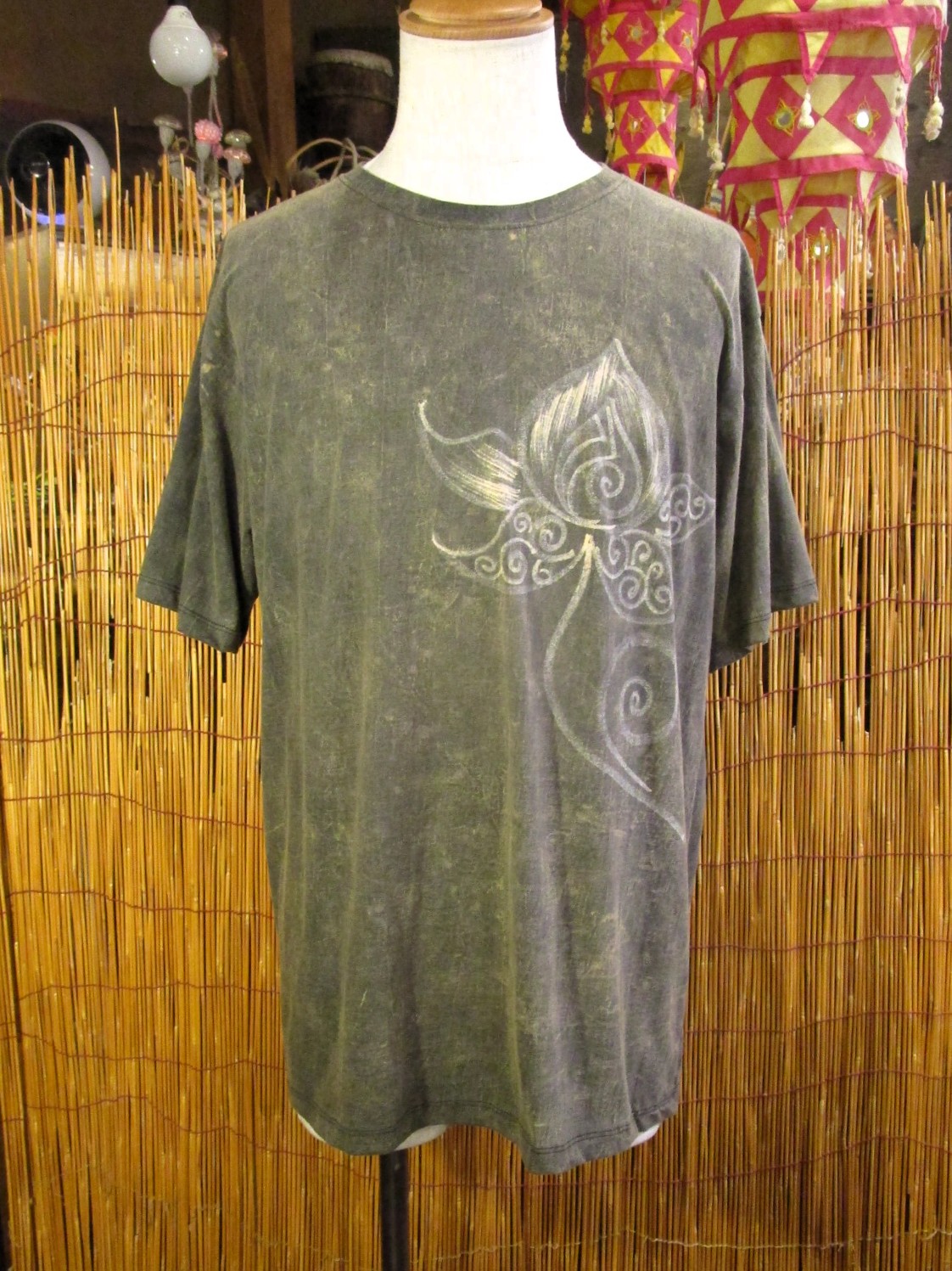 画像2: ストーンウォッシュ加工＊コットン素材＊ロータス＊ハンドペイント＊半袖Ｔシャツ＊ＸＬ