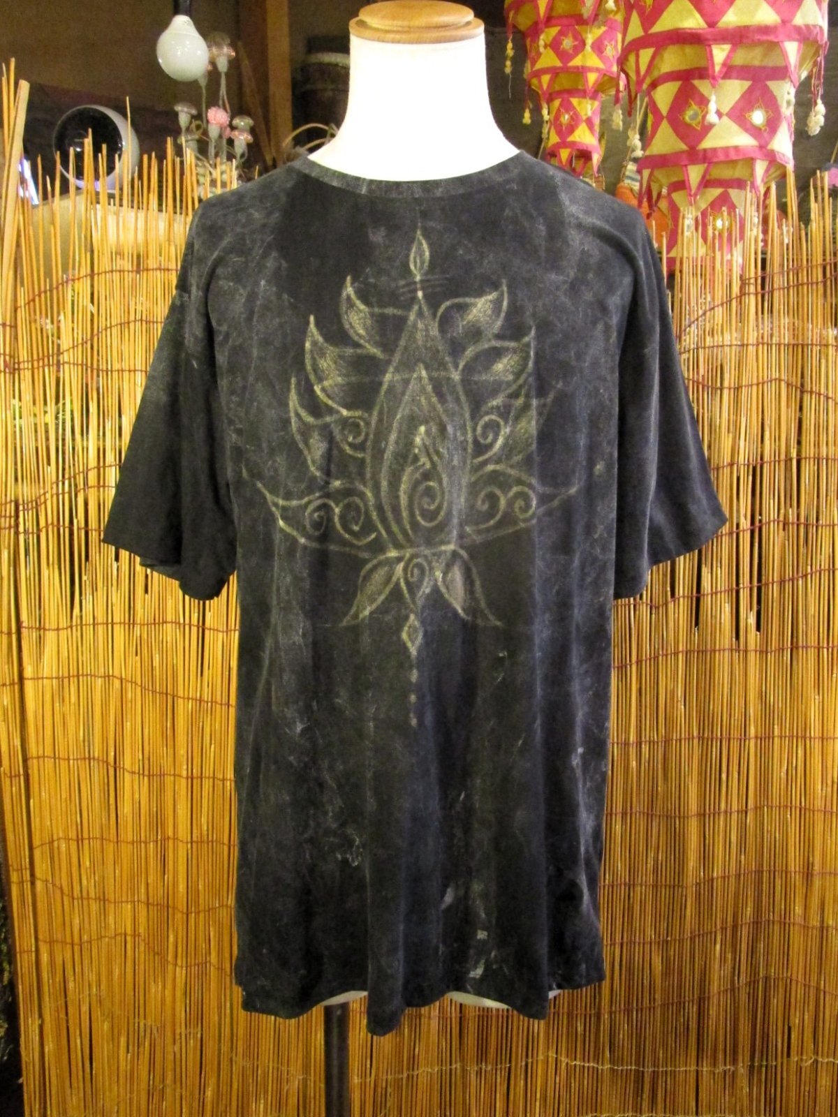 画像2: ストーンウォッシュ加工＊コットン素材＊ロータス＊ハンドペイント＊半袖Ｔシャツ＊ＸＬ