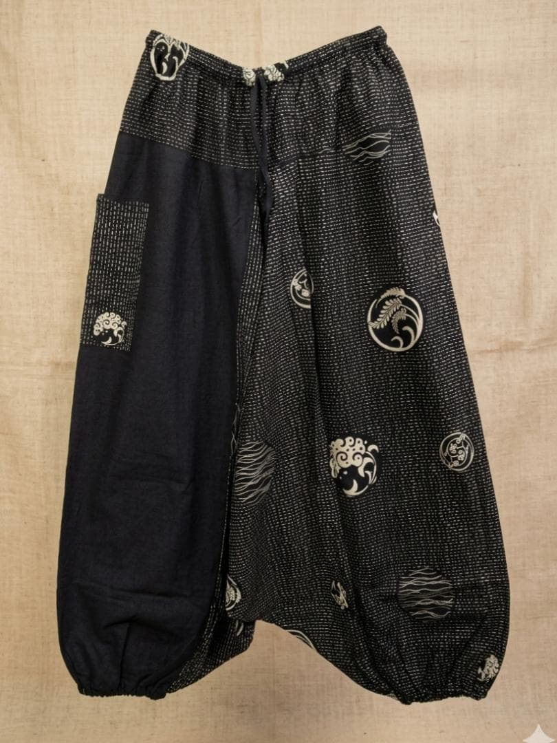 画像1: 黒色＋和風プリント＊切り替え＊コットン素材＊ふんわり＊サルエルパンツ