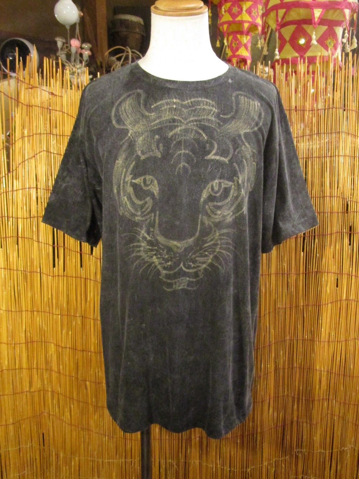 画像2: ストーンウォッシュ加工＊コットン素材＊タイガー＊ハンドペイント＊半袖Ｔシャツ＊ＸＬ