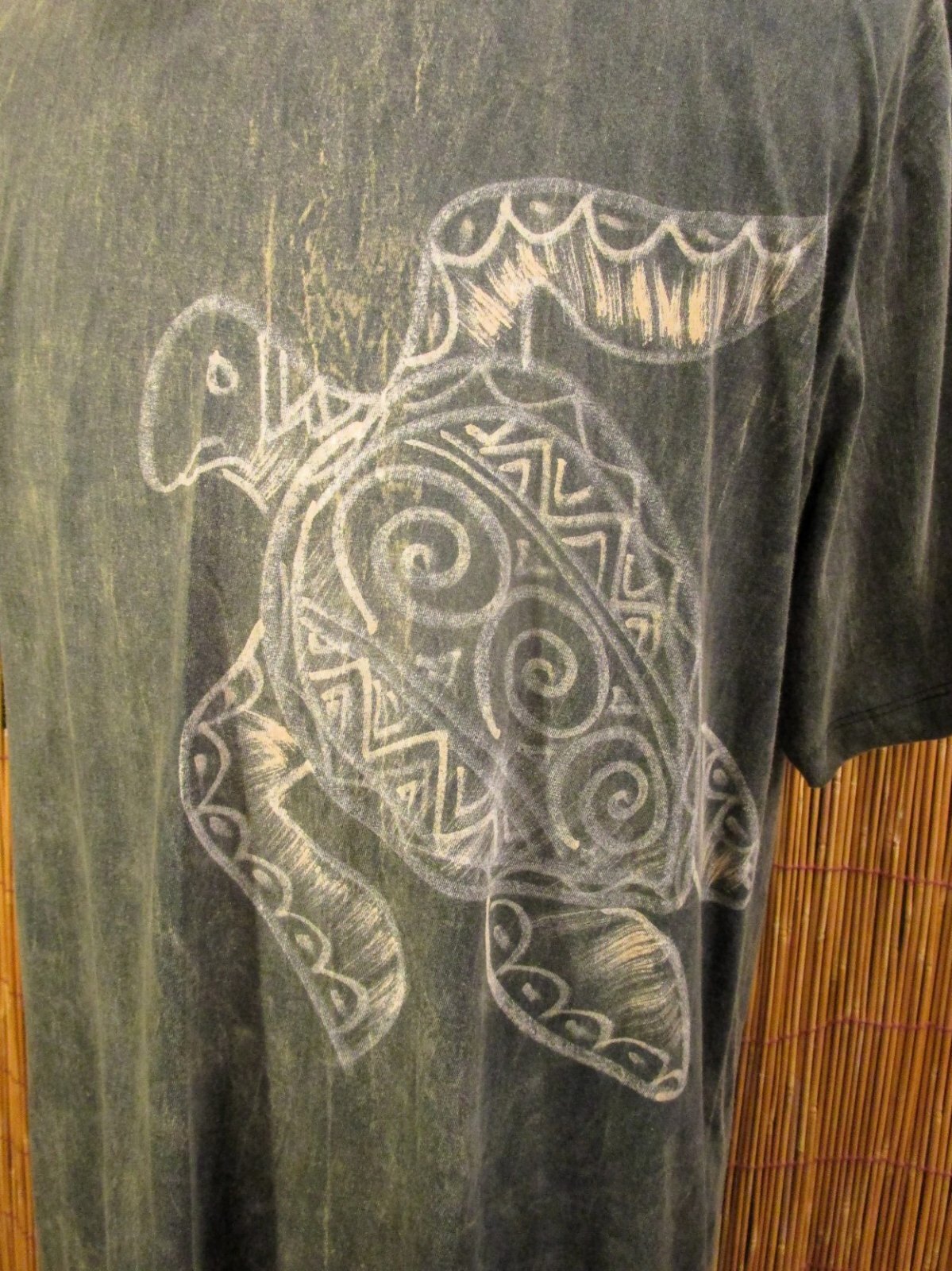 画像: ストーンウォッシュ加工＊コットン素材＊ウミガメ＊ハンドペイント＊半袖Ｔシャツ＊ＸＬ