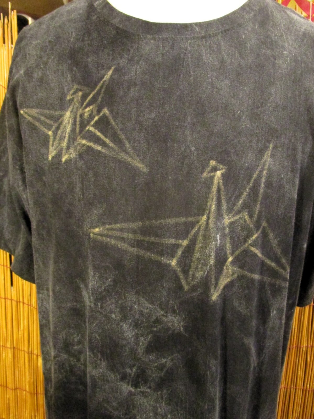 画像: ストーンウォッシュ加工＊コットン素材＊折り鶴＊ハンドペイント＊半袖Ｔシャツ＊ＸＬ