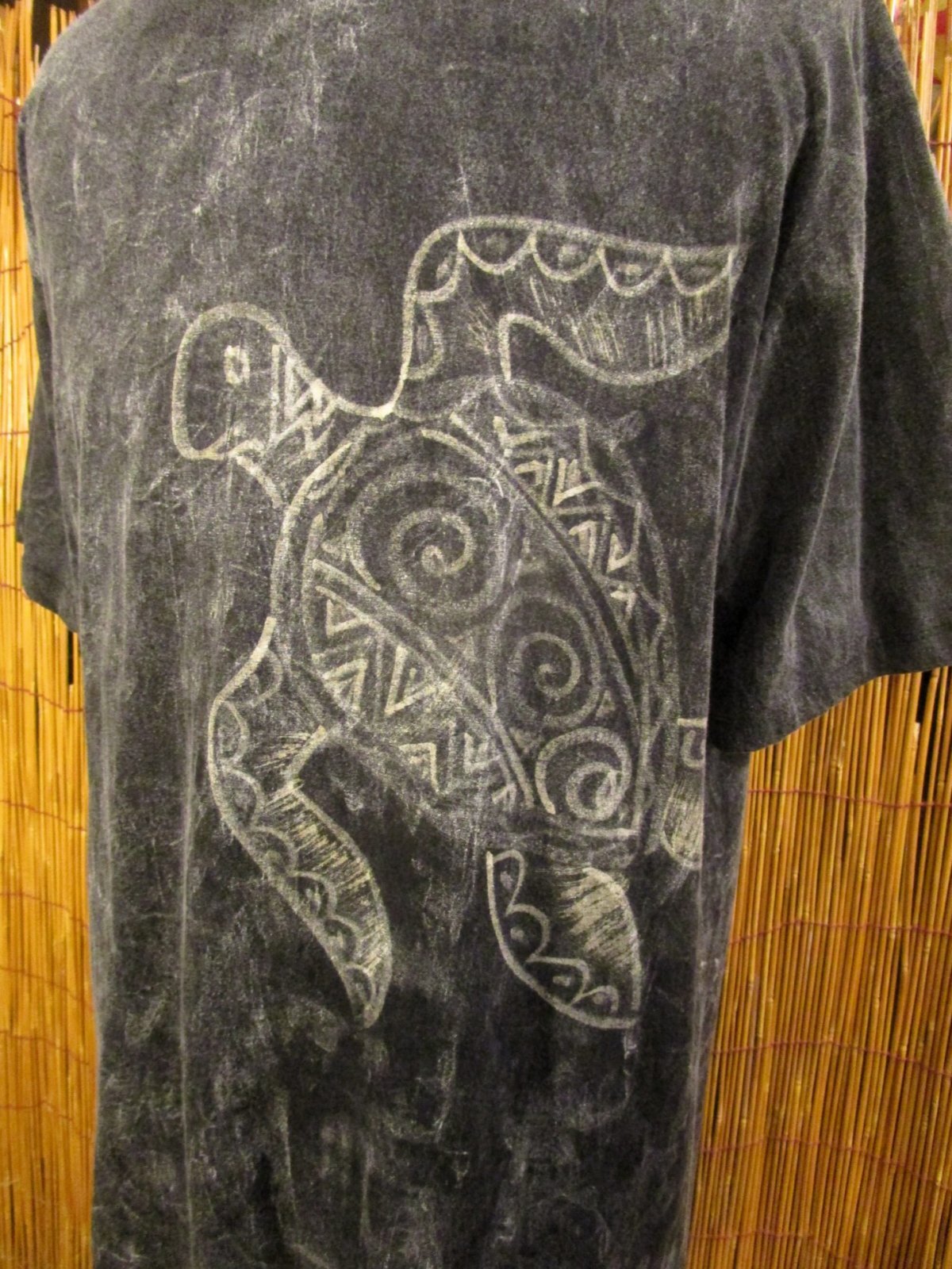 画像: ストーンウォッシュ加工＊コットン素材＊ウミガメ＊ハンドペイント＊半袖Ｔシャツ＊ＸＬ
