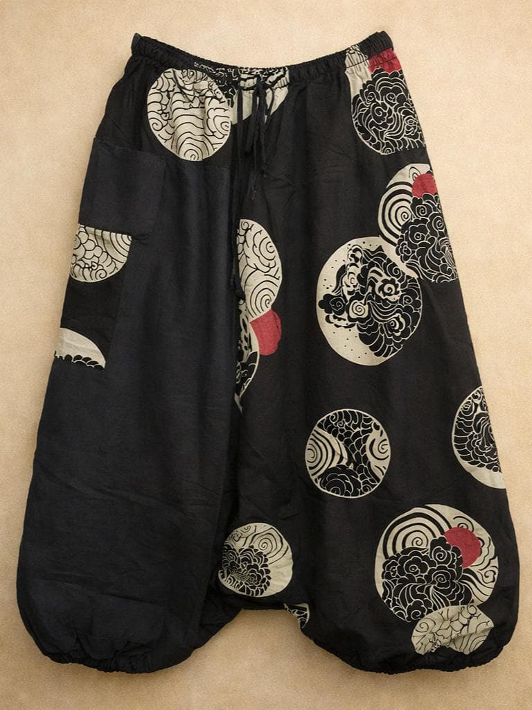 画像1: 黒色＋和風プリント＊切り替え＊コットン素材＊ふんわり＊サルエルパンツ