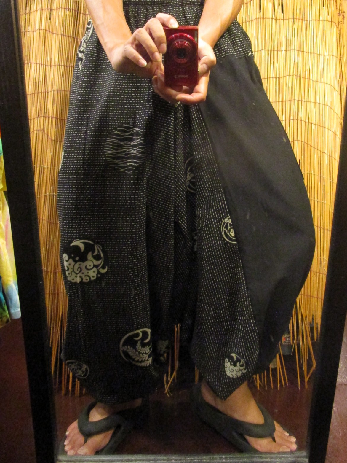 画像: 黒色＋和風プリント＊切り替え＊コットン素材＊ふんわり＊サルエルパンツ