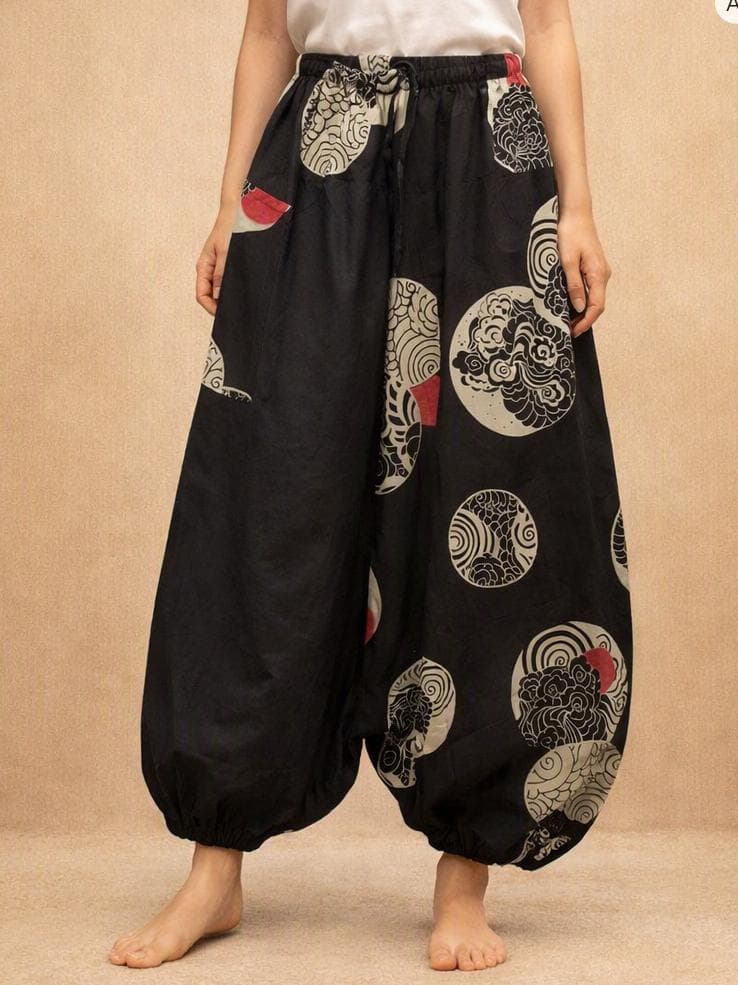 画像1: 黒色＋和風プリント＊切り替え＊コットン素材＊ふんわり＊サルエルパンツ