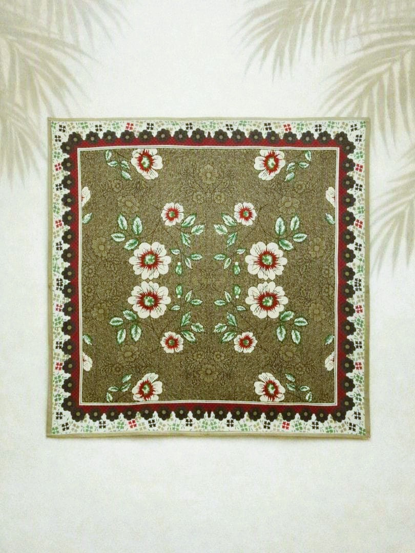 画像1: 【１０５ｃｍ×１０２ｃｍ】インド綿＊お花プリント＊マルチクロス