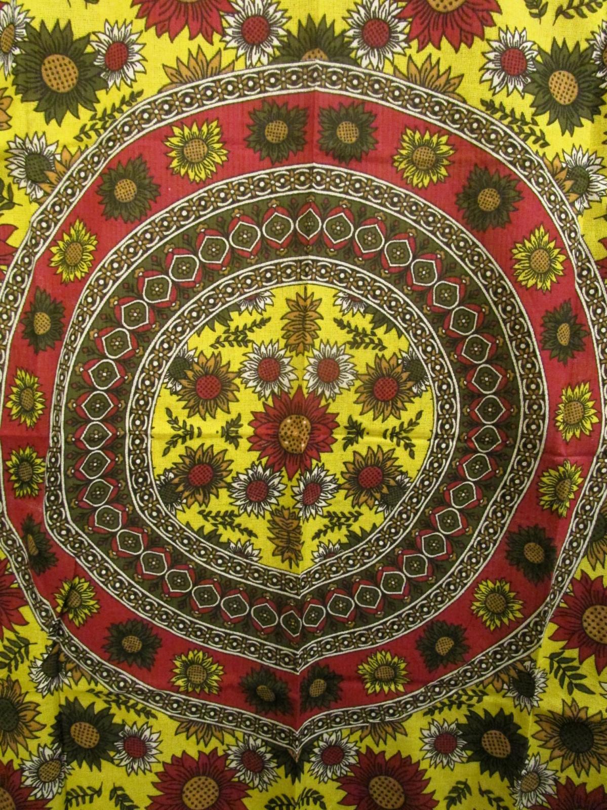 画像: 【１０５ｃｍ×１０３ｃｍ】インド綿＊お花プリント＊マルチクロス