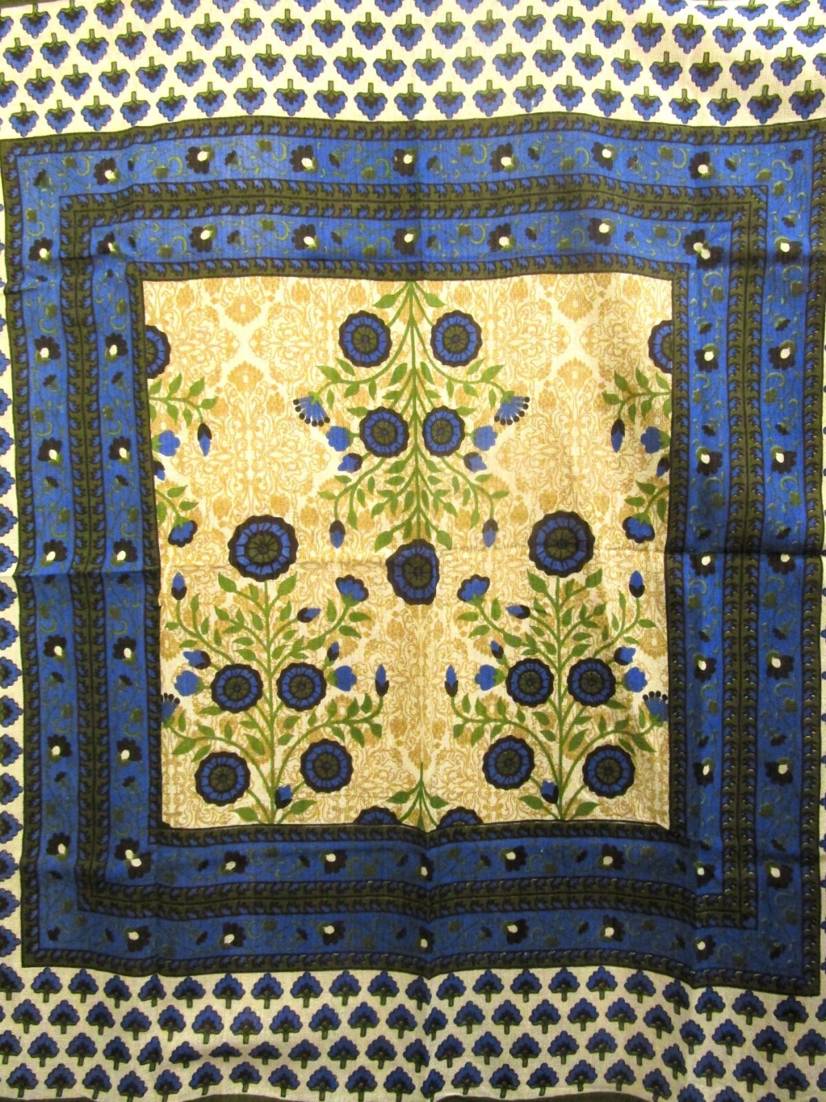 画像: 【１０４ｃｍ×１０３ｃｍ】インド綿＊お花プリント＊マルチクロス