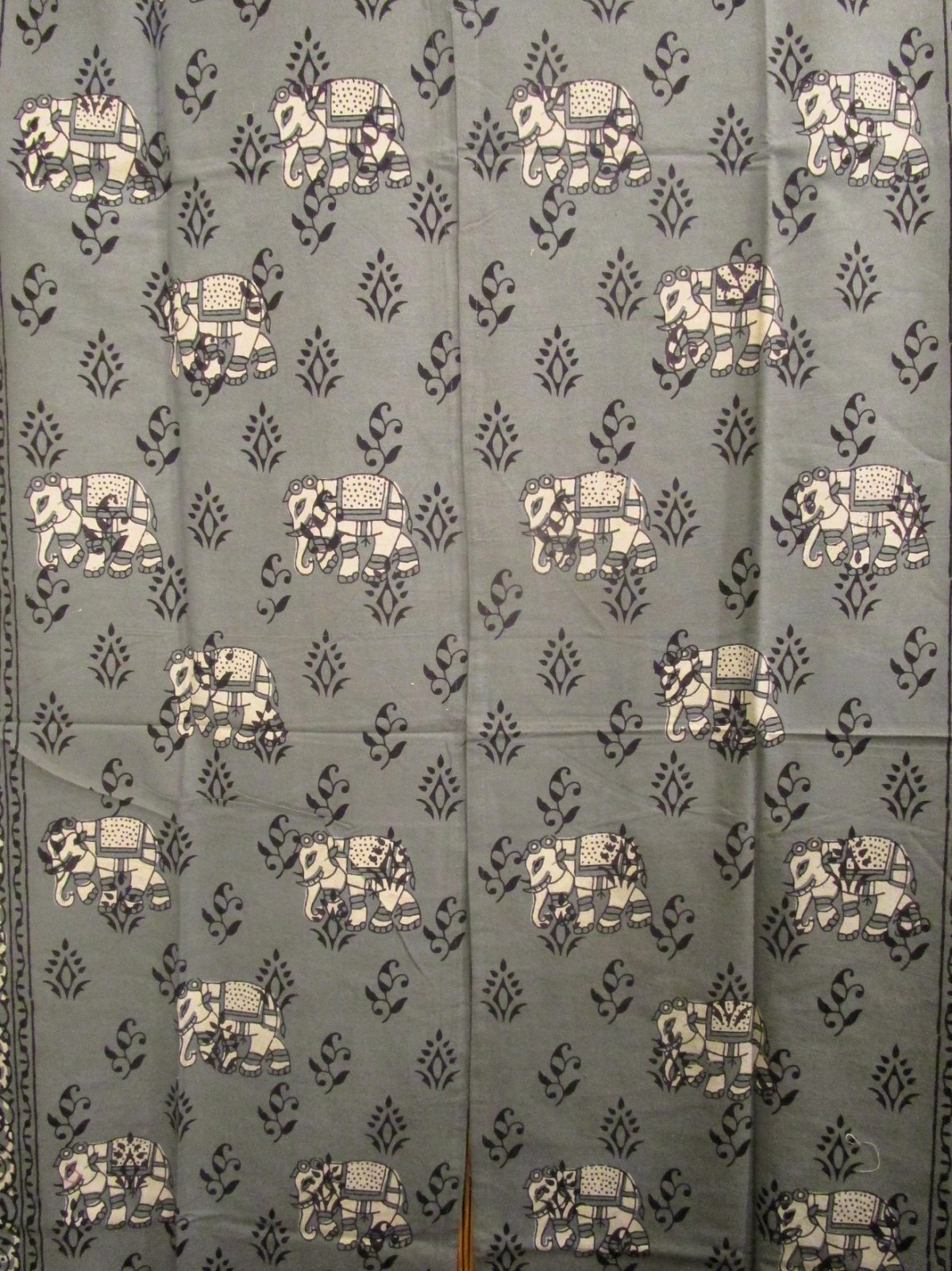 画像2: 【１５０ｃｍ×８５ｃｍ】インド綿＊象さんプリント＊暖簾＊のれん