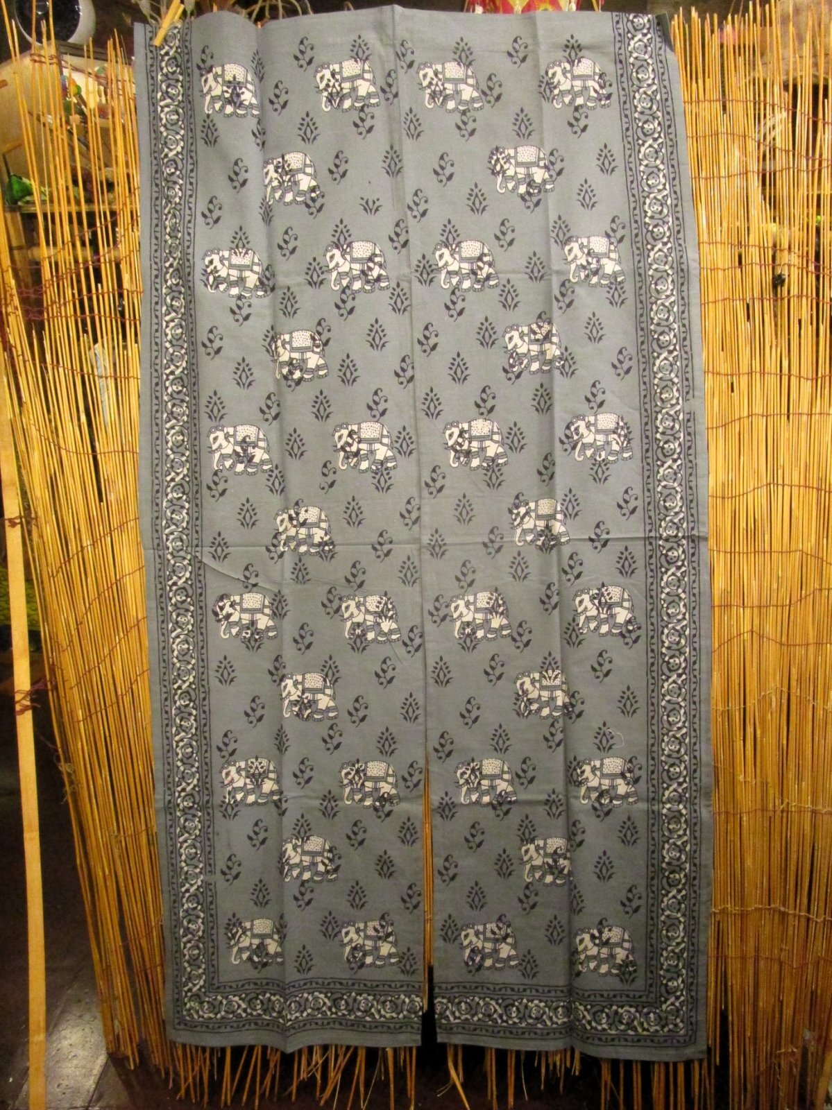 画像1: 【１５０ｃｍ×８５ｃｍ】インド綿＊象さんプリント＊暖簾＊のれん