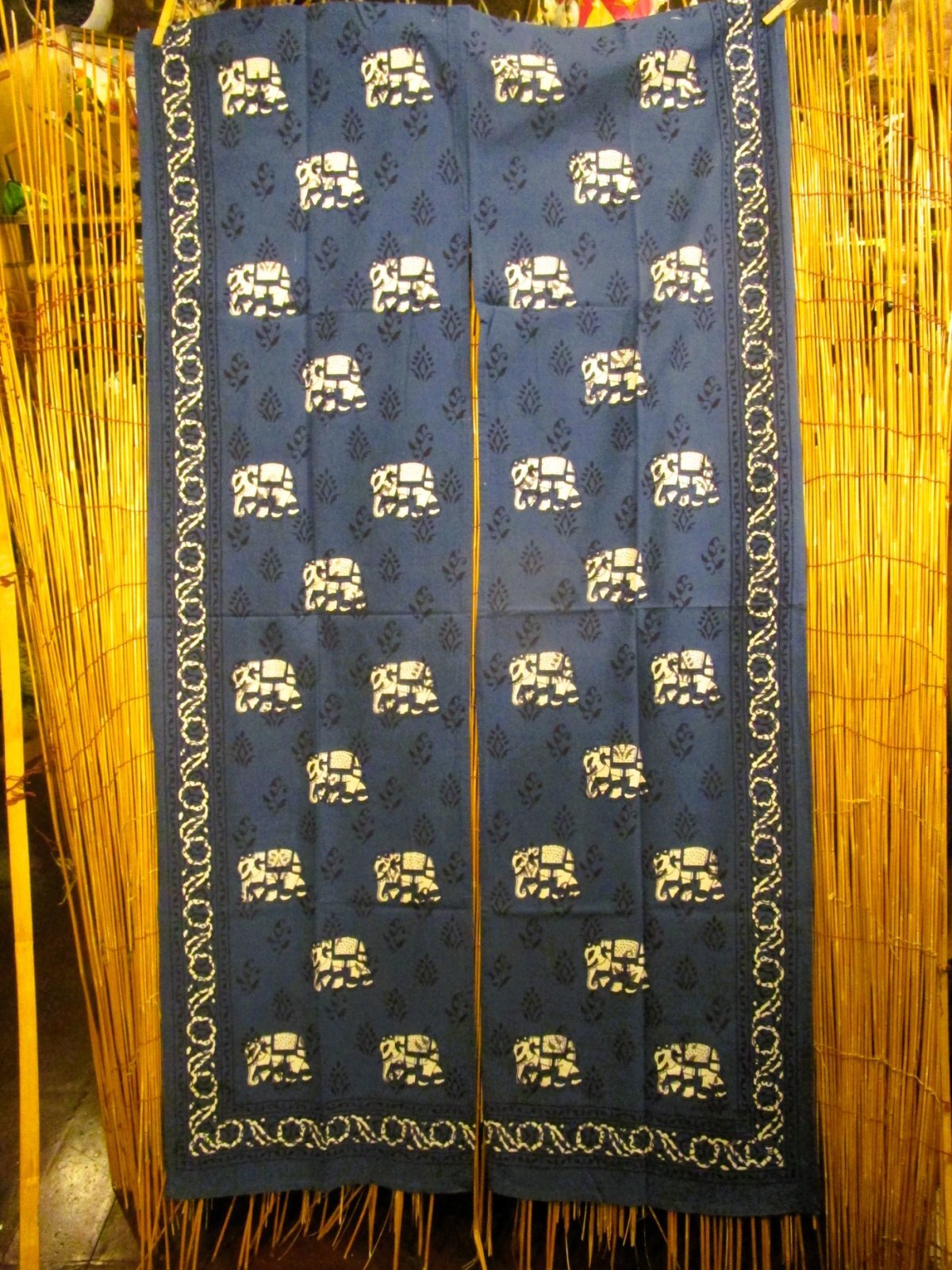 画像1: 【１５０ｃｍ×８５ｃｍ】インド綿＊象さんプリント＊暖簾＊のれん