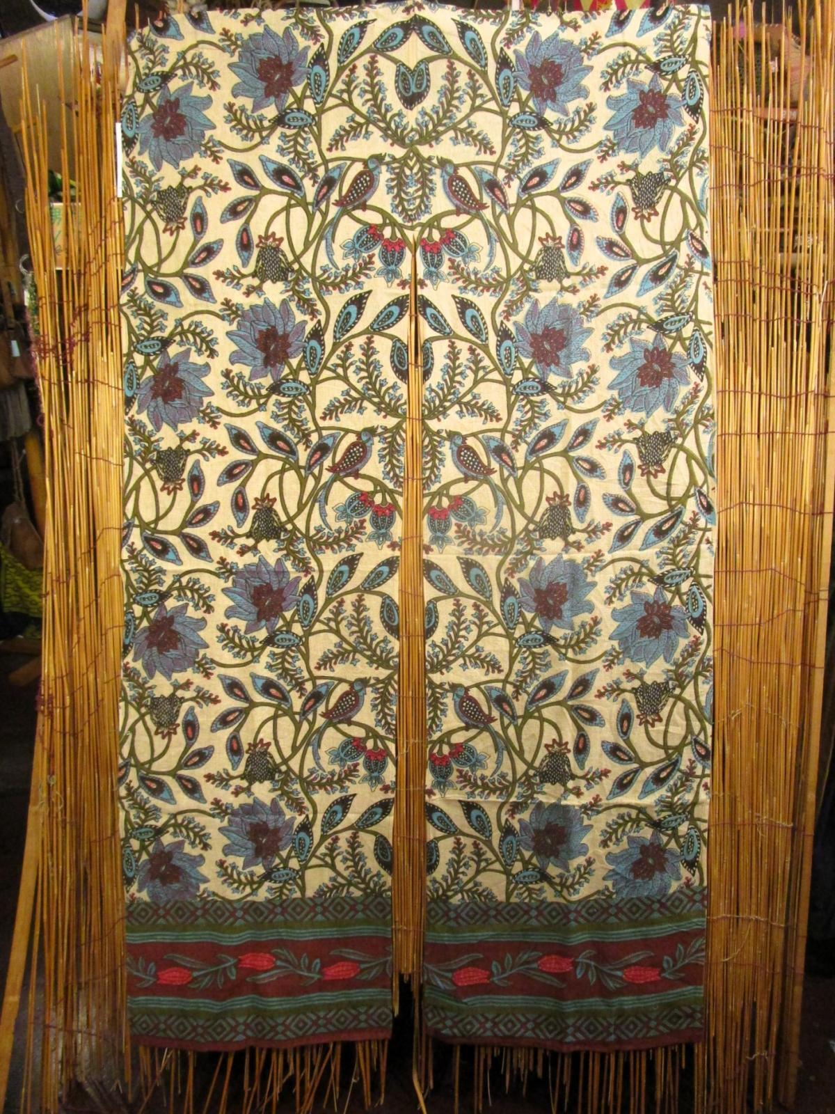 画像2: 【１５０ｃｍ×８５ｃｍ】インド綿＊お花プリント＊暖簾＊のれん