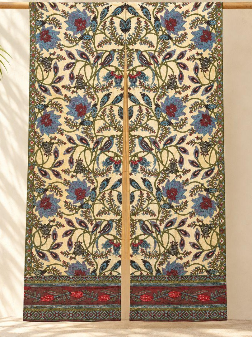 画像1: 【１５０ｃｍ×８５ｃｍ】インド綿＊お花プリント＊暖簾＊のれん