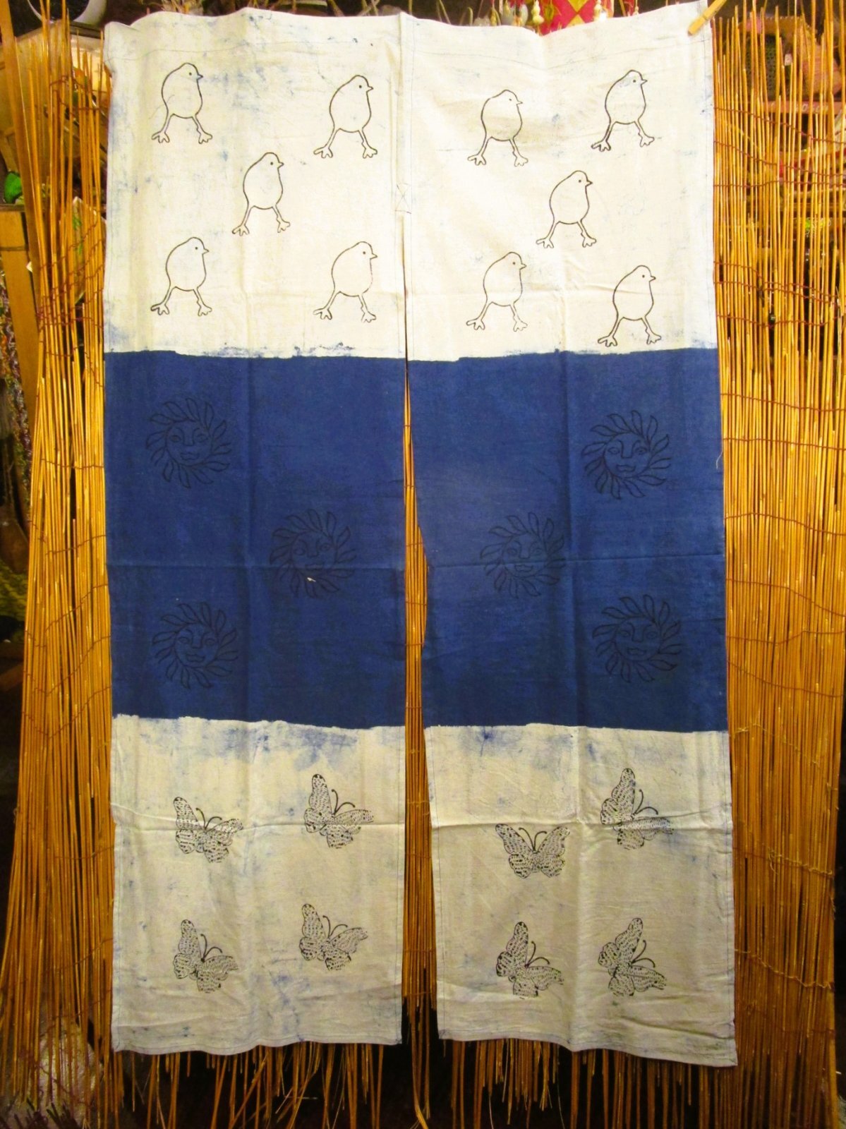 画像2: 【１５０ｃｍ×８５ｃｍ】インド綿＊ひよこと蝶々プリント＊暖簾＊のれん
