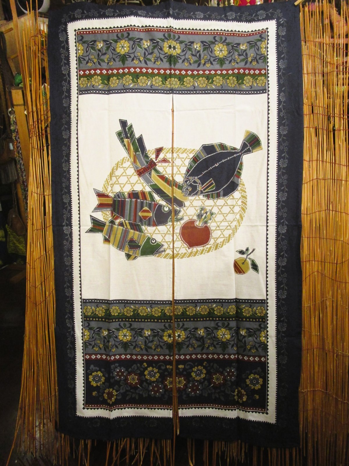 画像2: 【１５０ｃｍ×８５ｃｍ】インド綿＊魚プリント＊暖簾＊のれん