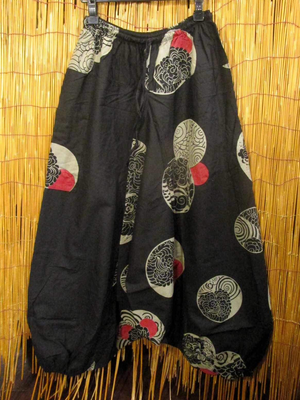 画像2: 黒色＋和風プリント＊切り替え＊コットン素材＊ふんわり＊サルエルパンツ